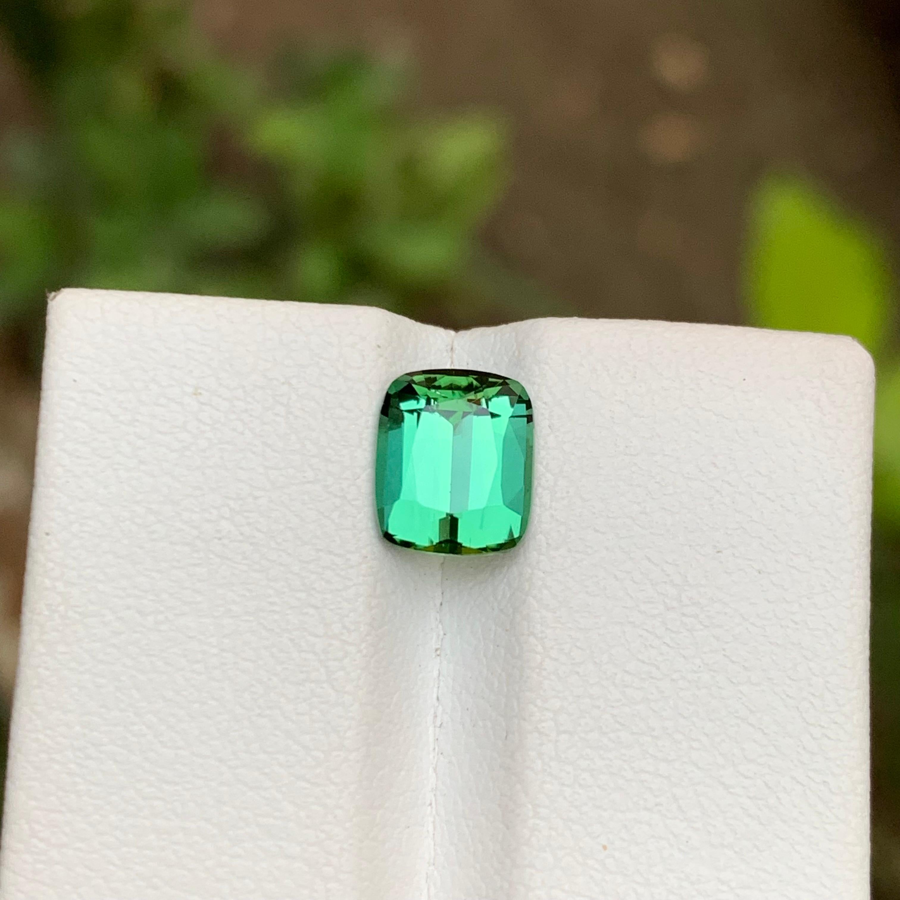 Pierre précieuse tourmaline naturelle vert bleuté taille coussin 2,25 carats pour bague, bijouterie en vente 1