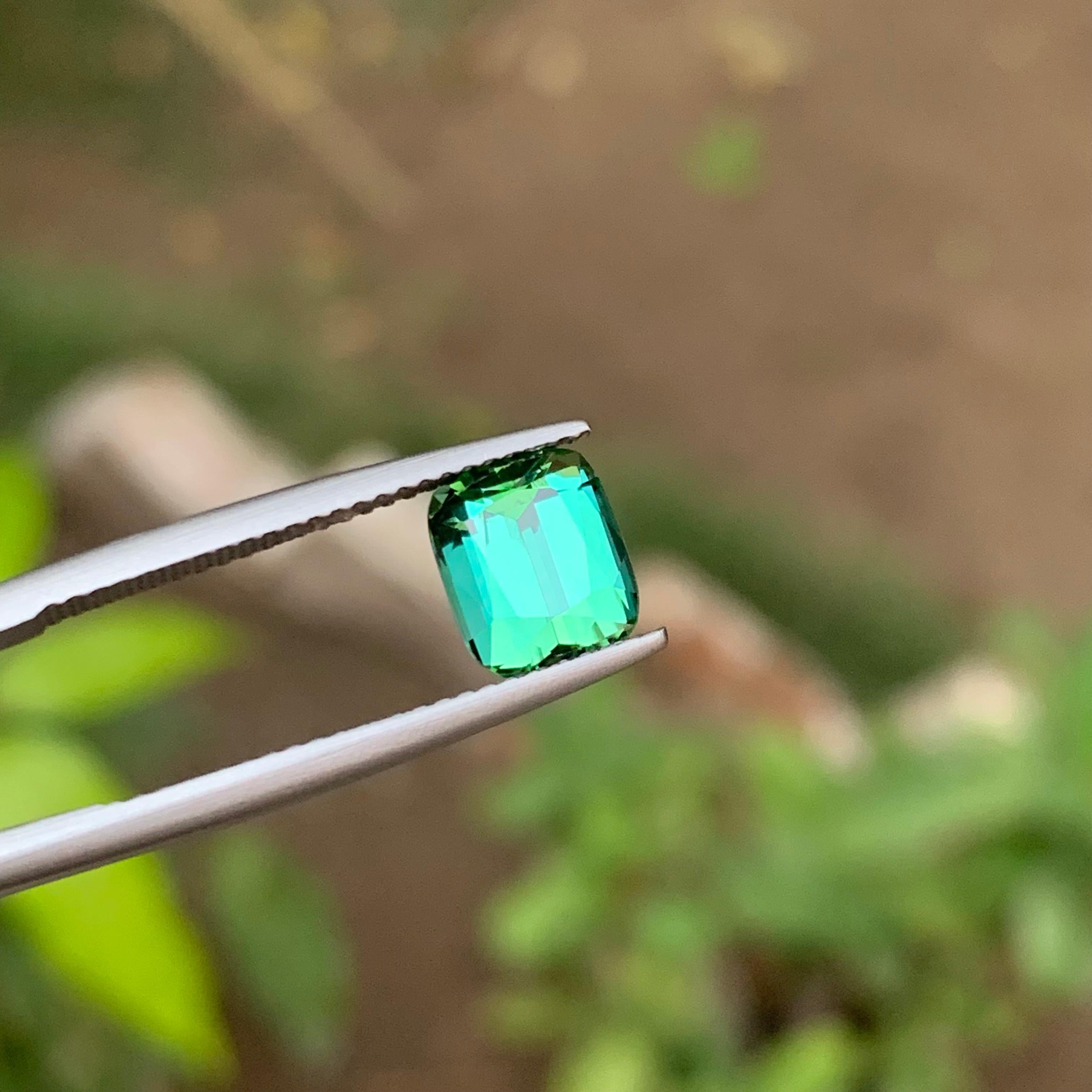 Pierre précieuse tourmaline naturelle vert bleuté taille coussin 2,25 carats pour bague, bijouterie en vente 2