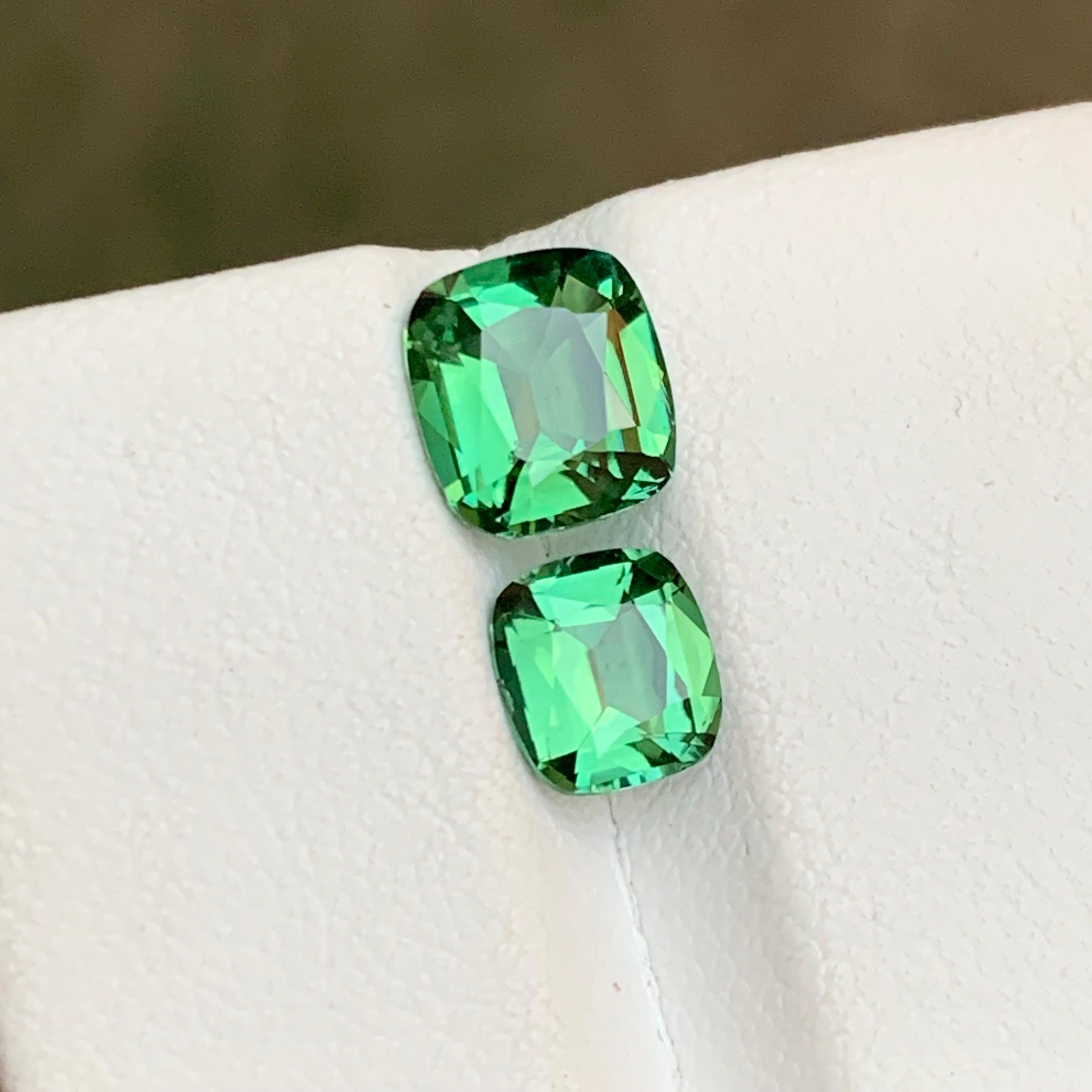 Contemporain Pierres précieuses tourmaline naturelle vert bleuté taille coussin 2,55 carats pour bague, bijoux en vente