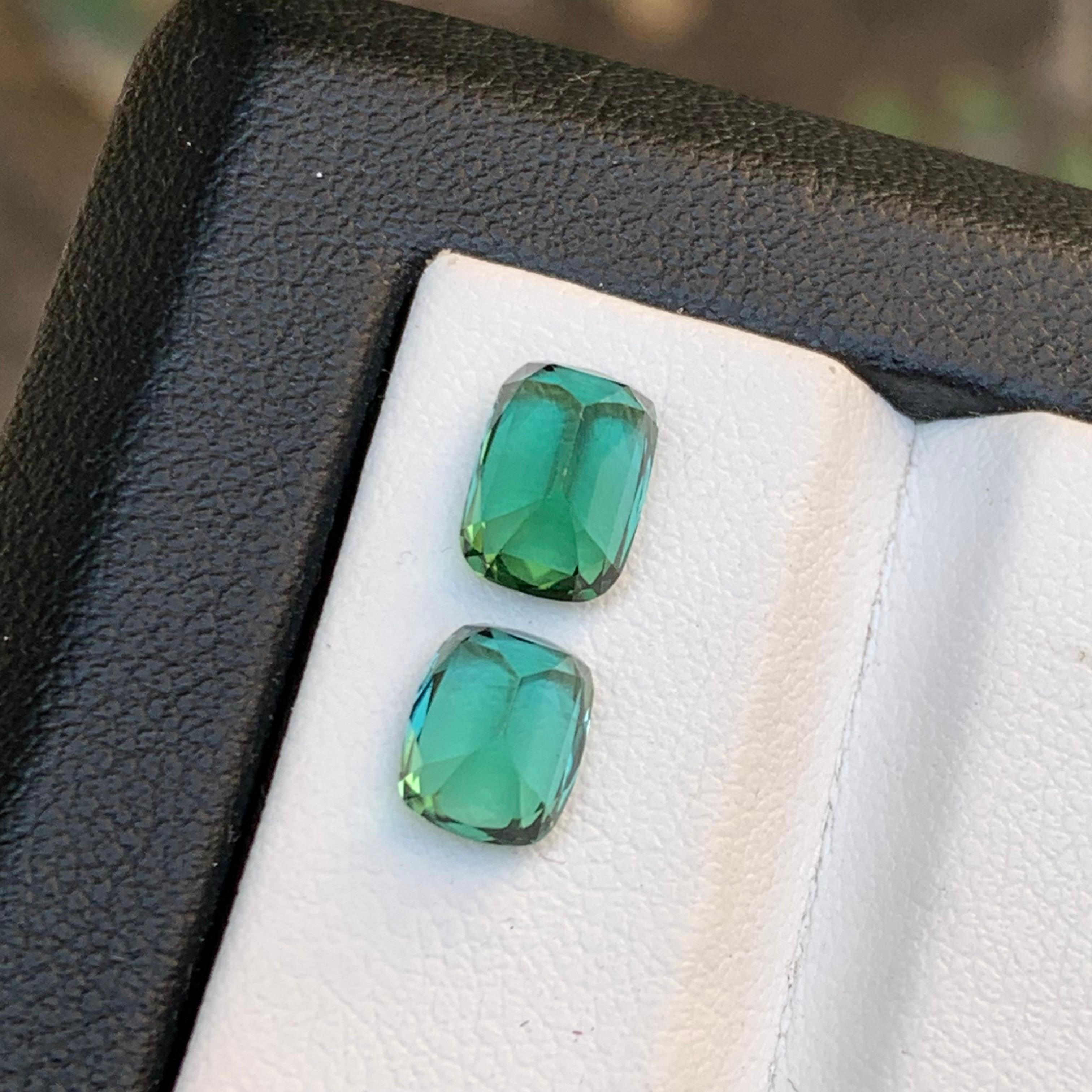 Boucles d'oreilles en tourmaline naturelle vert bleuté taille coussin 3,10 carats Unisexe en vente