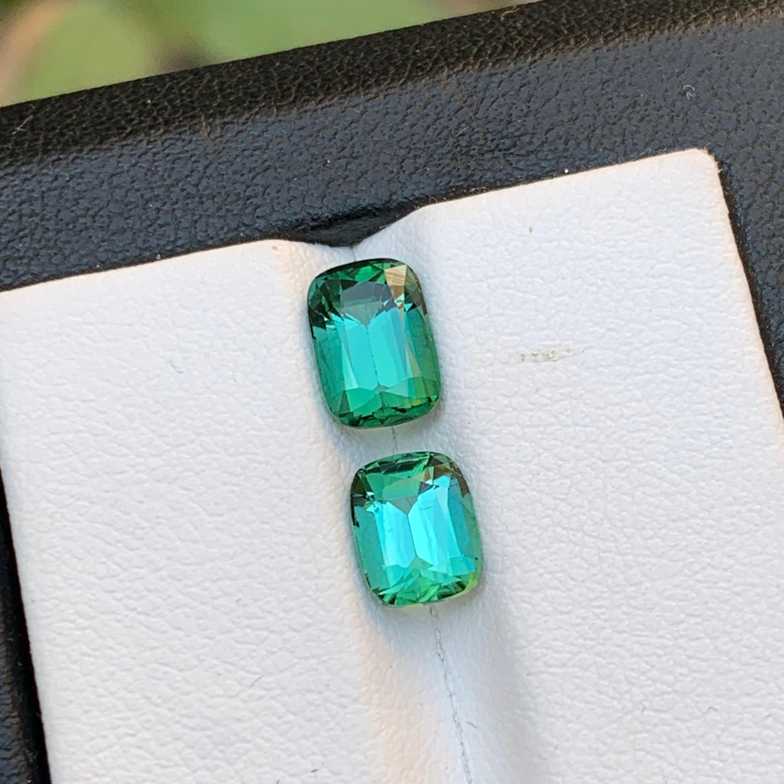 Boucles d'oreilles en tourmaline naturelle vert bleuté taille coussin 3,10 carats en vente 1