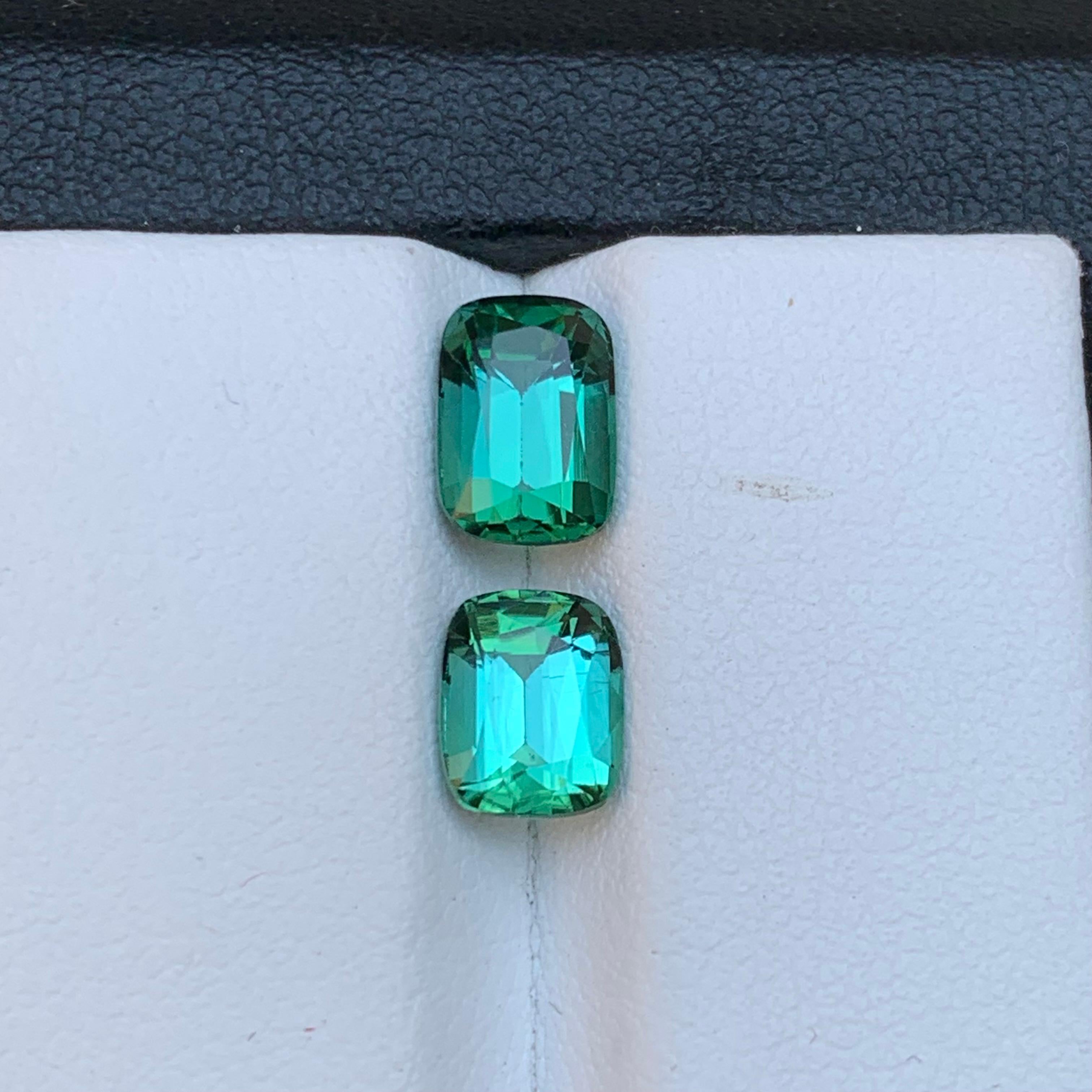 Boucles d'oreilles en tourmaline naturelle vert bleuté taille coussin 3,10 carats en vente 2