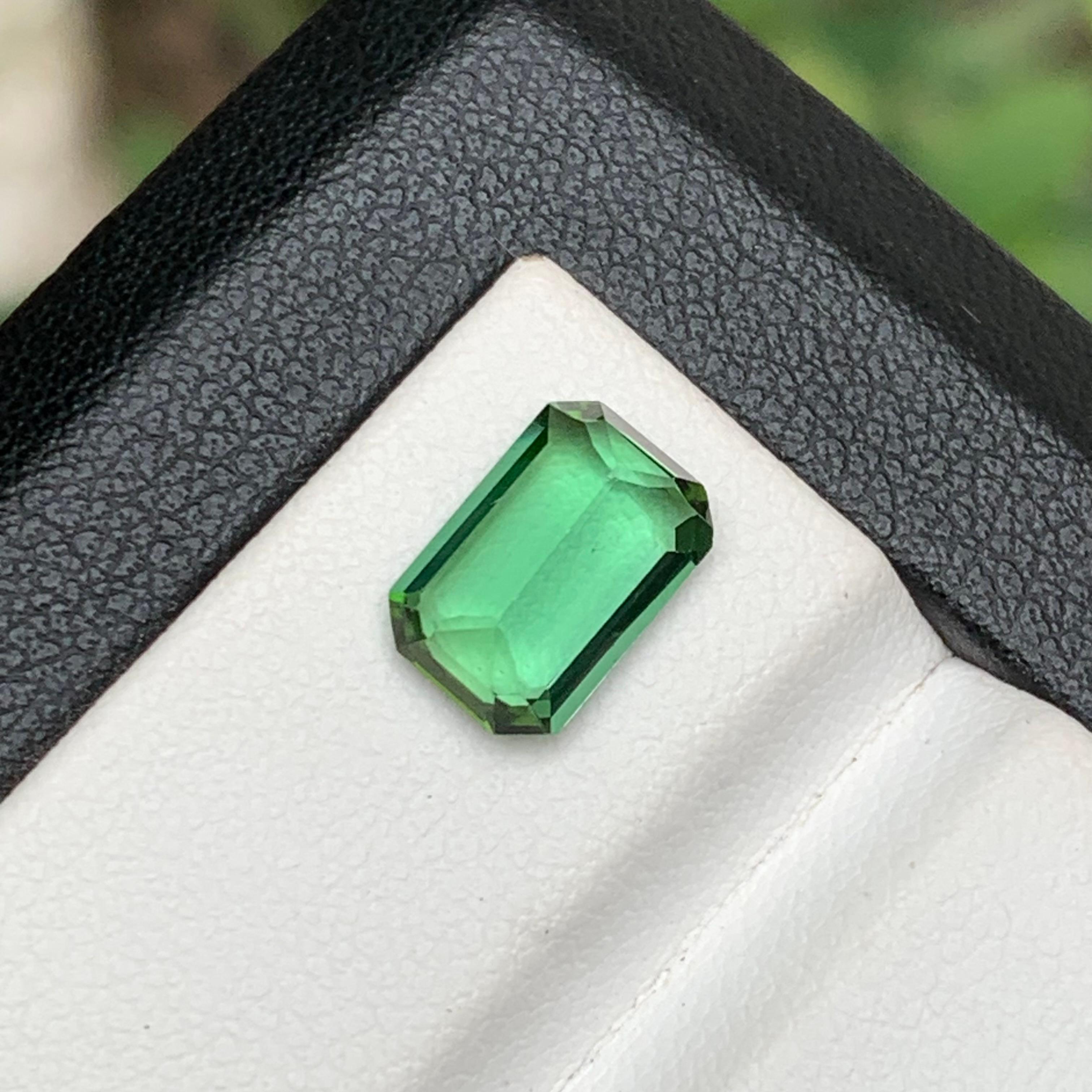 Bluish Green Natural Tourmaline Ring Gemstone 2.05 Ct Emerald Cut for Jewelry In New Condition In Peshawar, PK