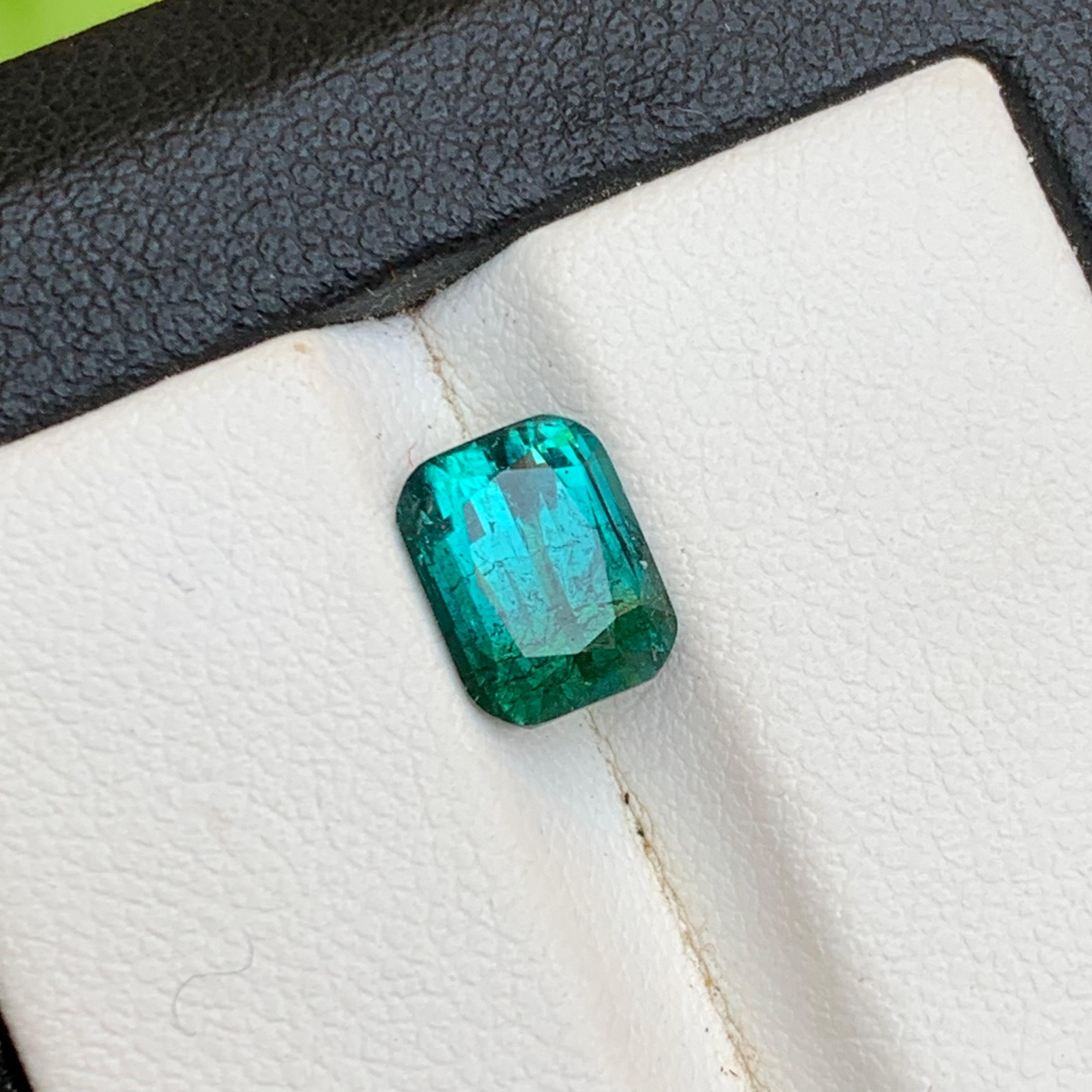 Contemporain Bague en tourmaline naturelle vert bleuté, pierre précieuse non sertie de 2.12 carats, taille coussin en vente