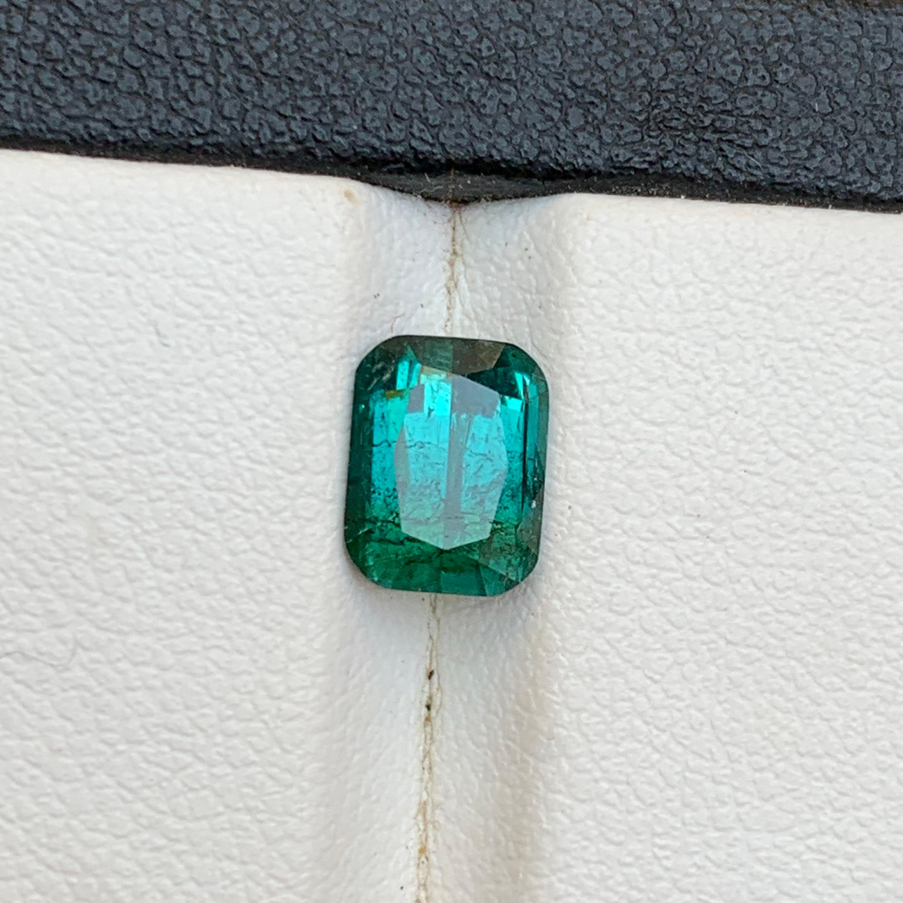 Bague en tourmaline naturelle vert bleuté, pierre précieuse non sertie de 2.12 carats, taille coussin en vente 2