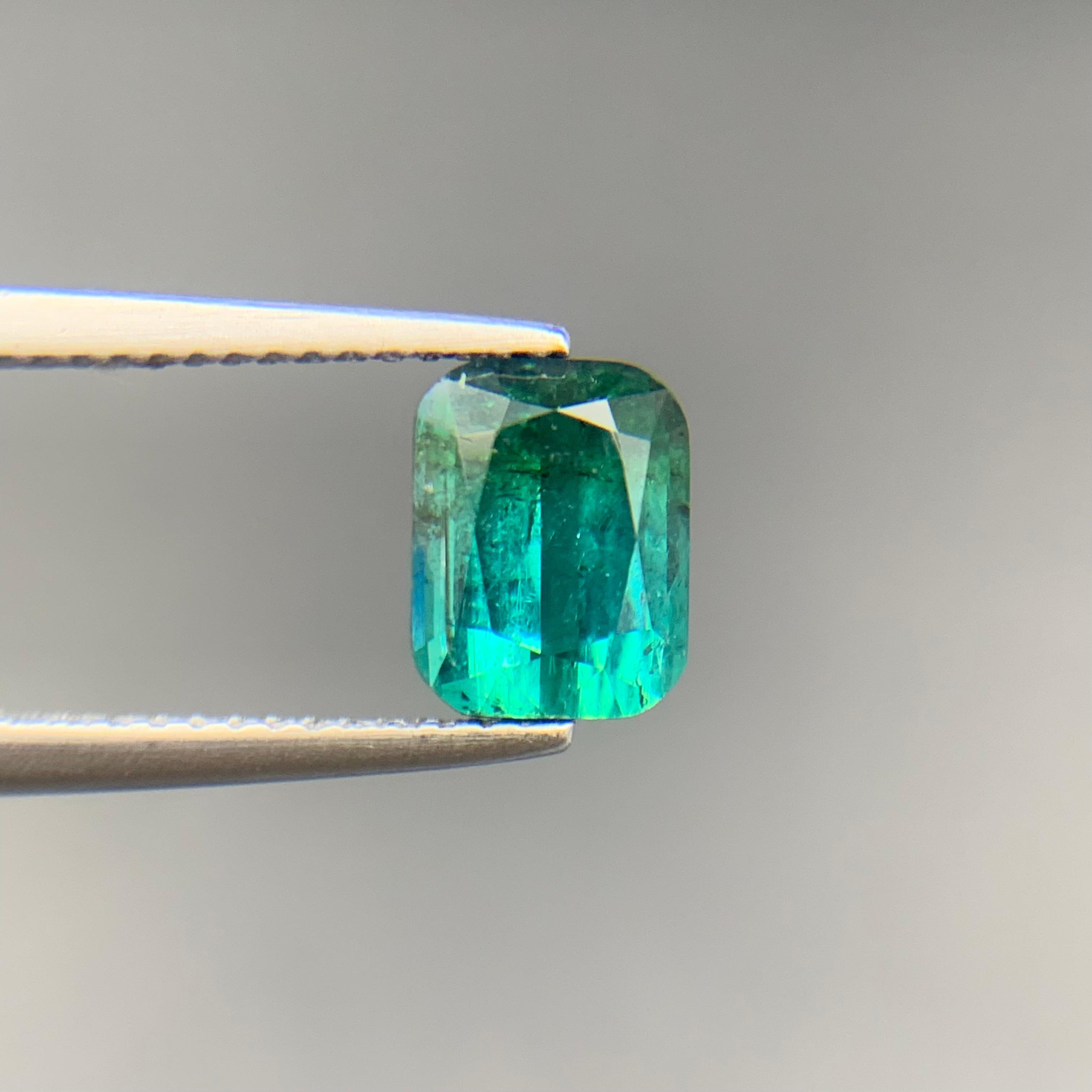 Bague en tourmaline naturelle vert bleuté, pierre précieuse non sertie de 2.12 carats, taille coussin en vente 3