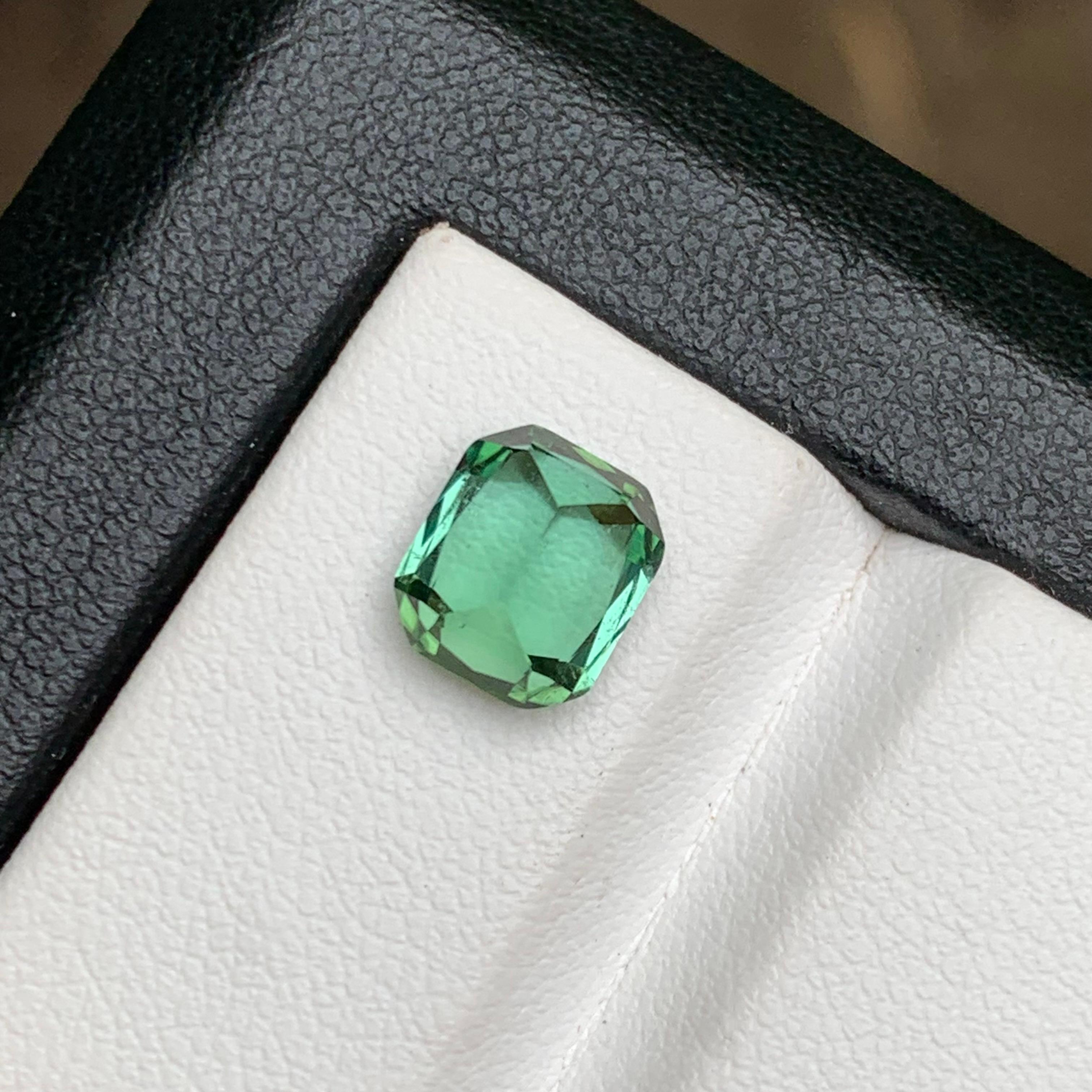 Taille coussin Bague en tourmaline naturelle vert bleuté, pierre précieuse non sertie de 2.20 carats, taille coussin en vente