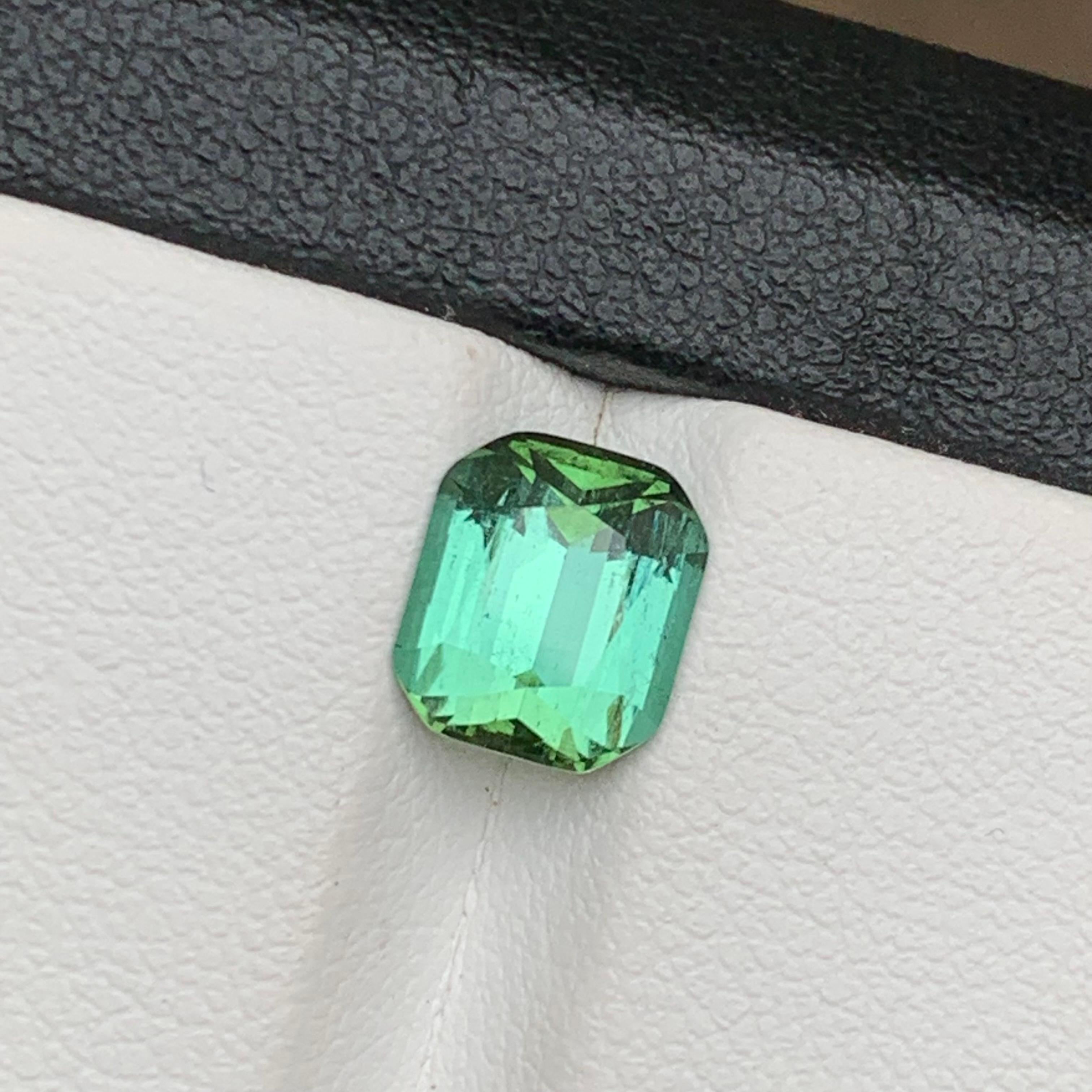 Bague en tourmaline naturelle vert bleuté, pierre précieuse non sertie de 2.20 carats, taille coussin en vente 1