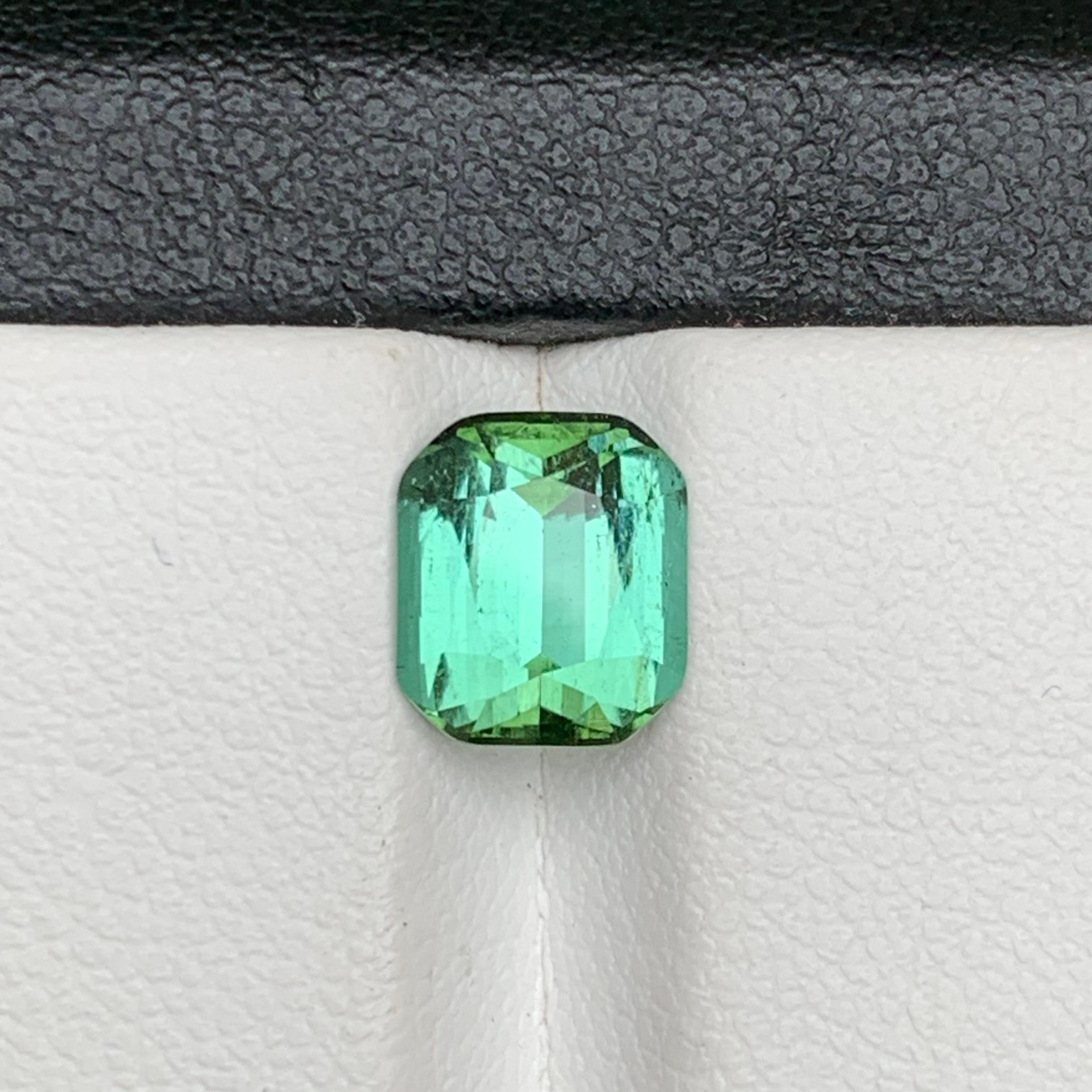 Bague en tourmaline naturelle vert bleuté, pierre précieuse non sertie de 2.20 carats, taille coussin en vente 2