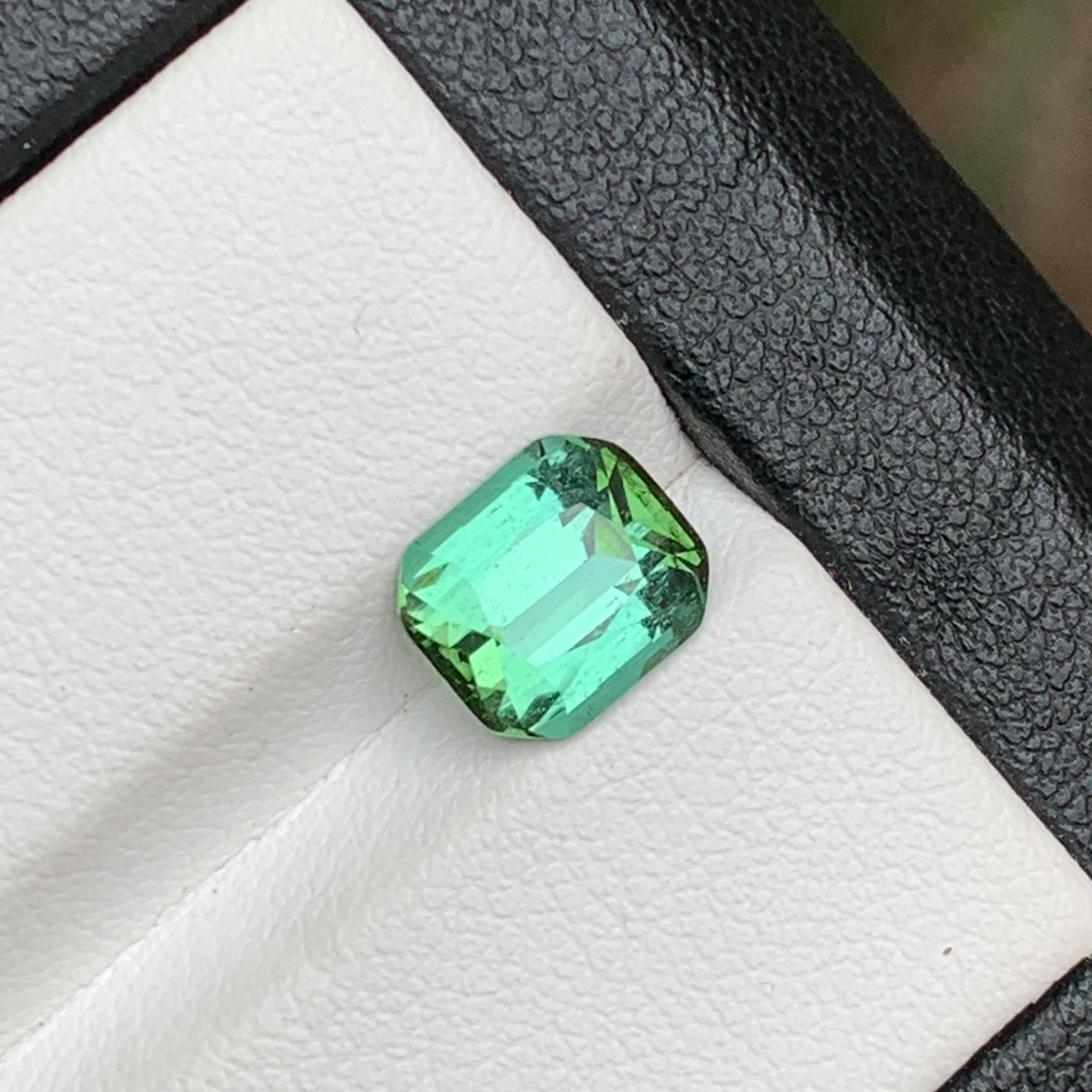 Bague en tourmaline naturelle vert bleuté, pierre précieuse non sertie de 2.20 carats, taille coussin en vente 3