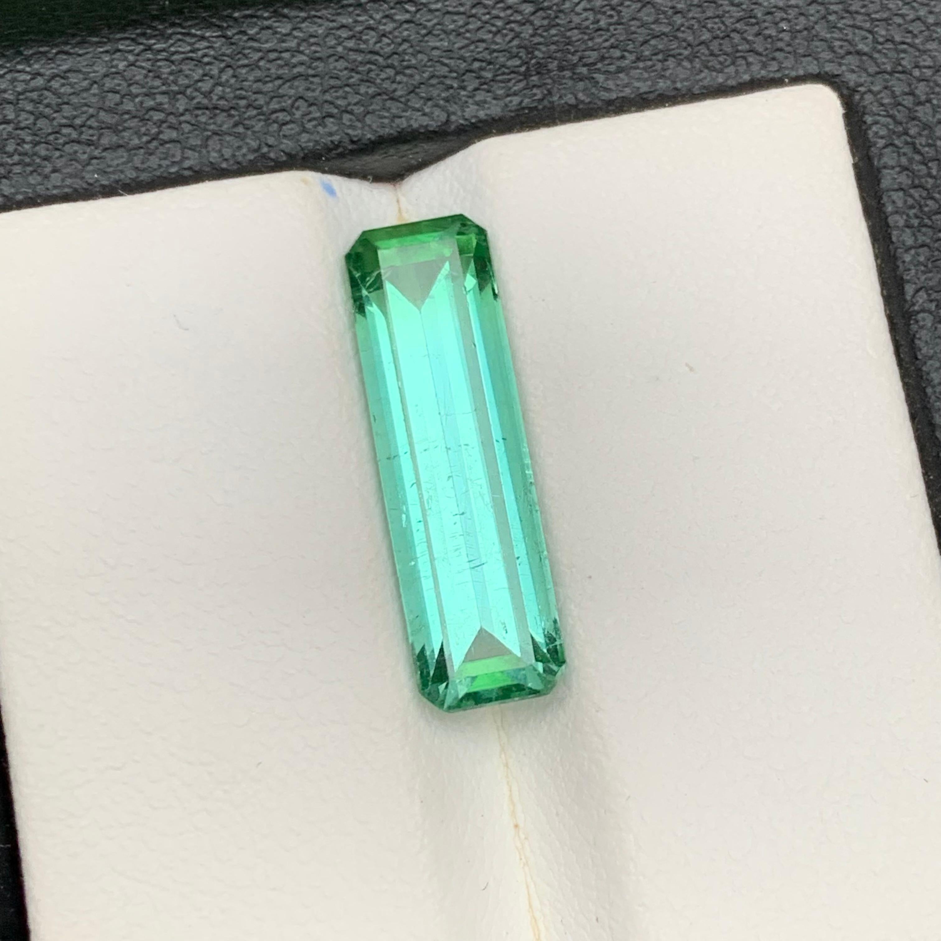 Bague en tourmaline naturelle vert bleuté, pierre précieuse non sertie de 5.25 carats, taille émeraude en vente 5