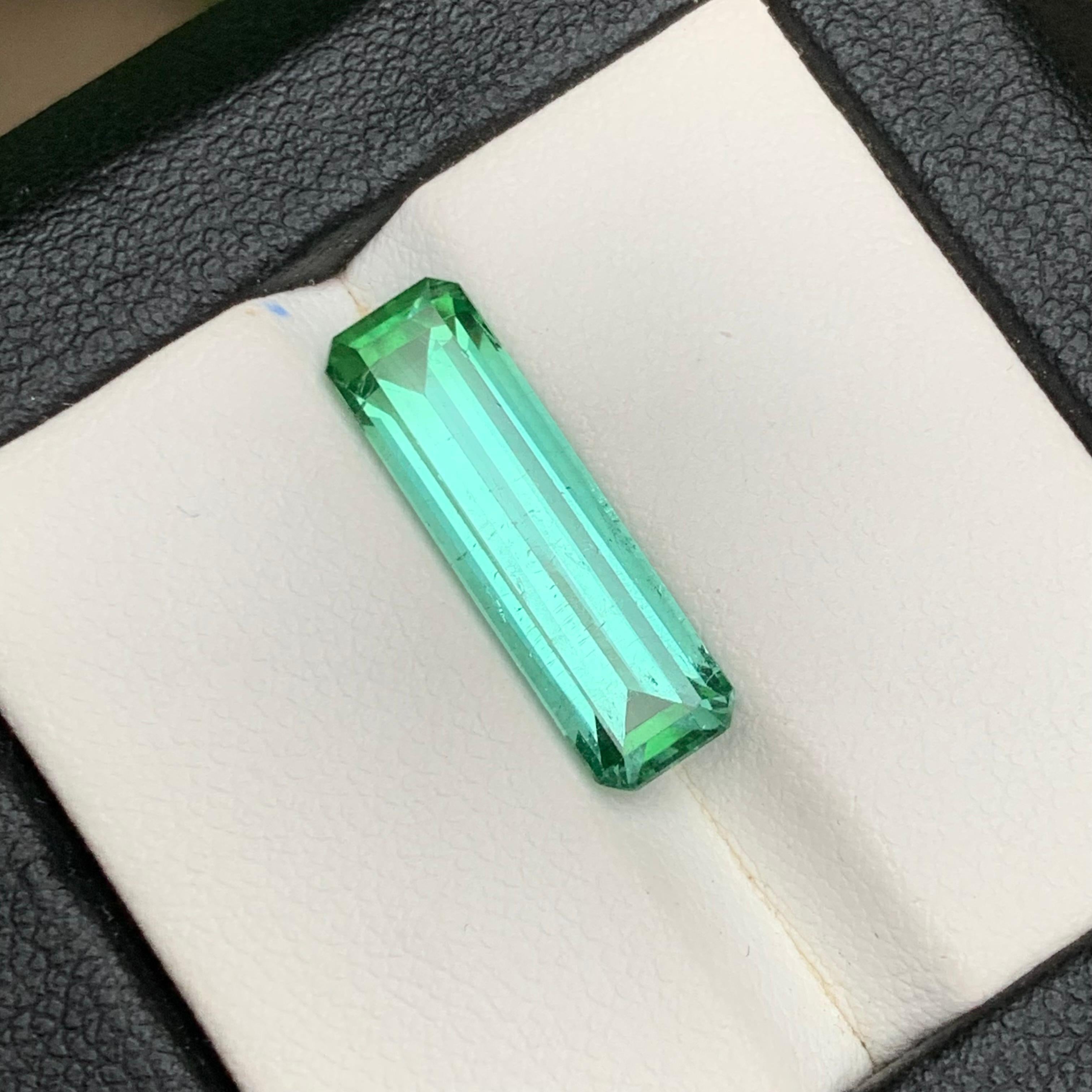 Bague en tourmaline naturelle vert bleuté, pierre précieuse non sertie de 5.25 carats, taille émeraude en vente 6
