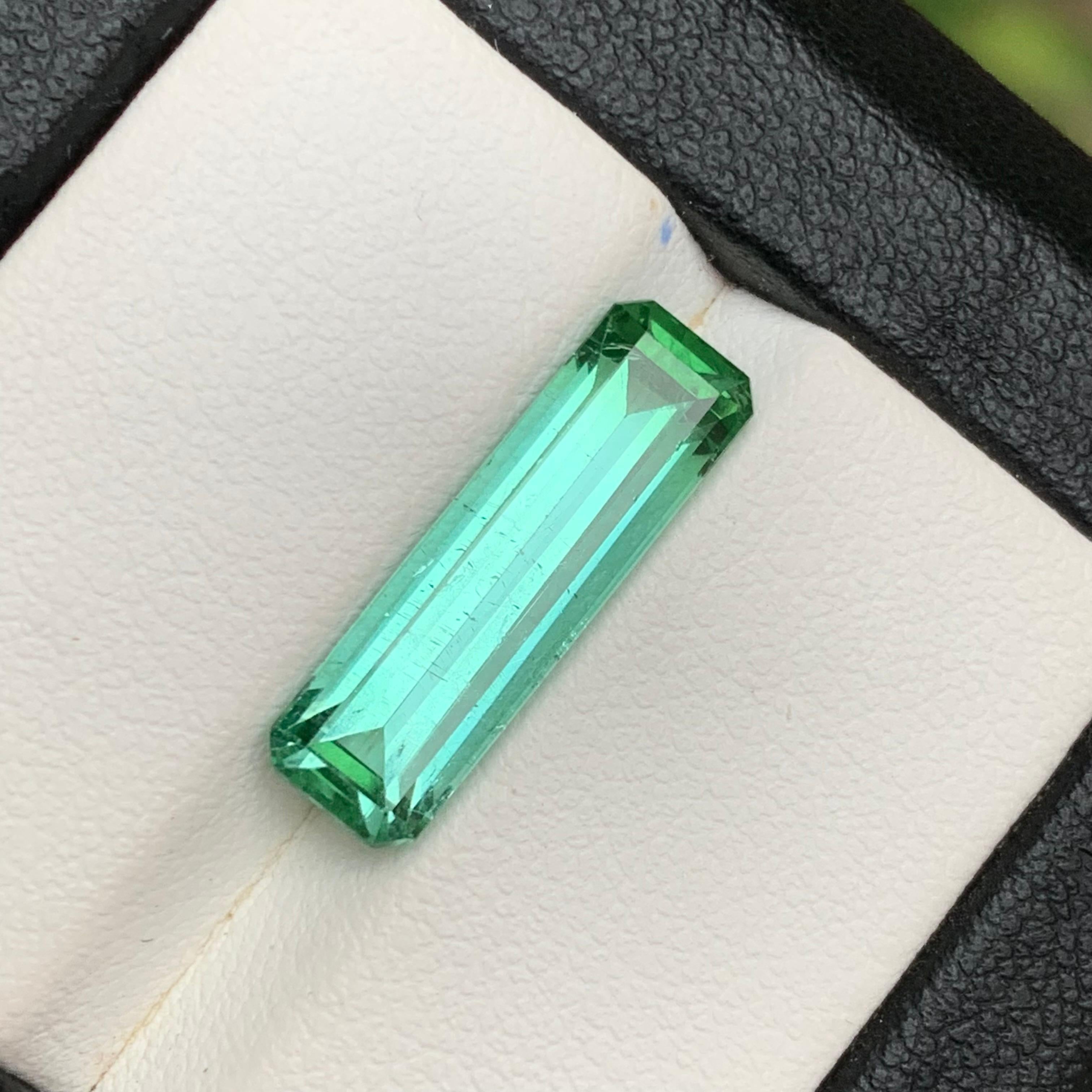 Bague en tourmaline naturelle vert bleuté, pierre précieuse non sertie de 5.25 carats, taille émeraude Neuf - En vente à Peshawar, PK