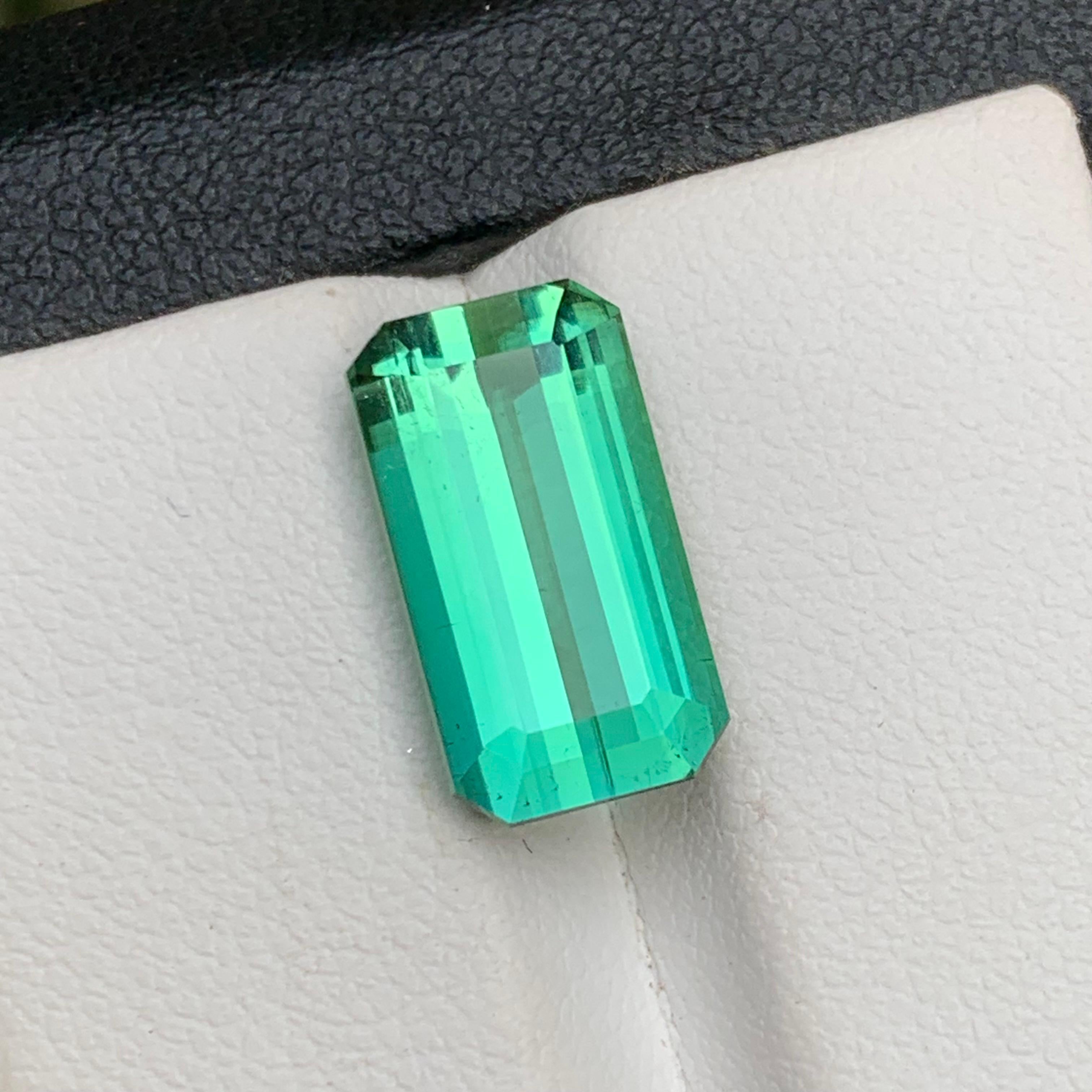 Contemporain Bague et pendentif en tourmaline naturelle vert bleuté, pierre précieuse non sertie taille émeraude 6,80 carats en vente