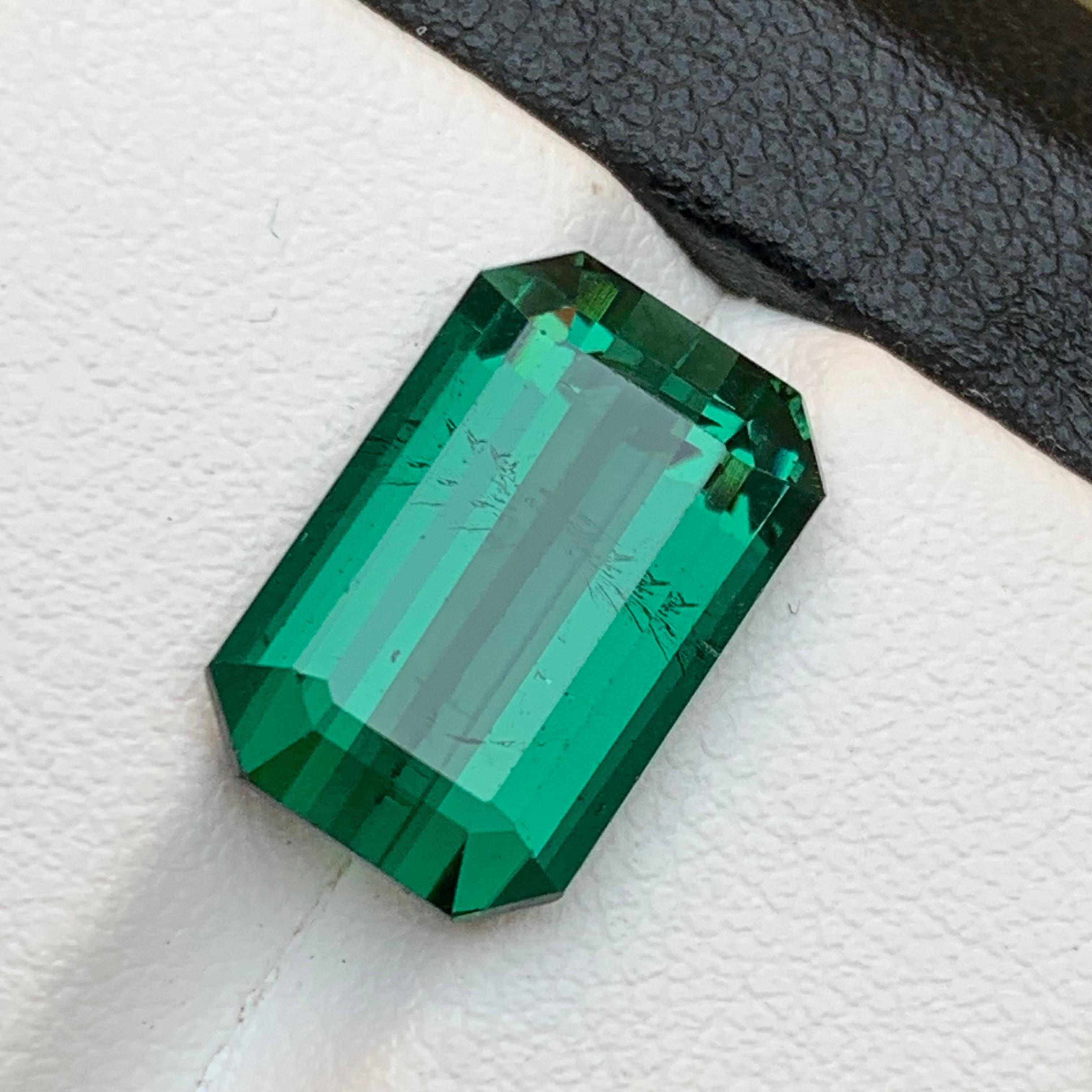 Taille émeraude Bague et pendentif en tourmaline naturelle vert bleuté, pierre précieuse non sertie taille émeraude 7.45 carats en vente