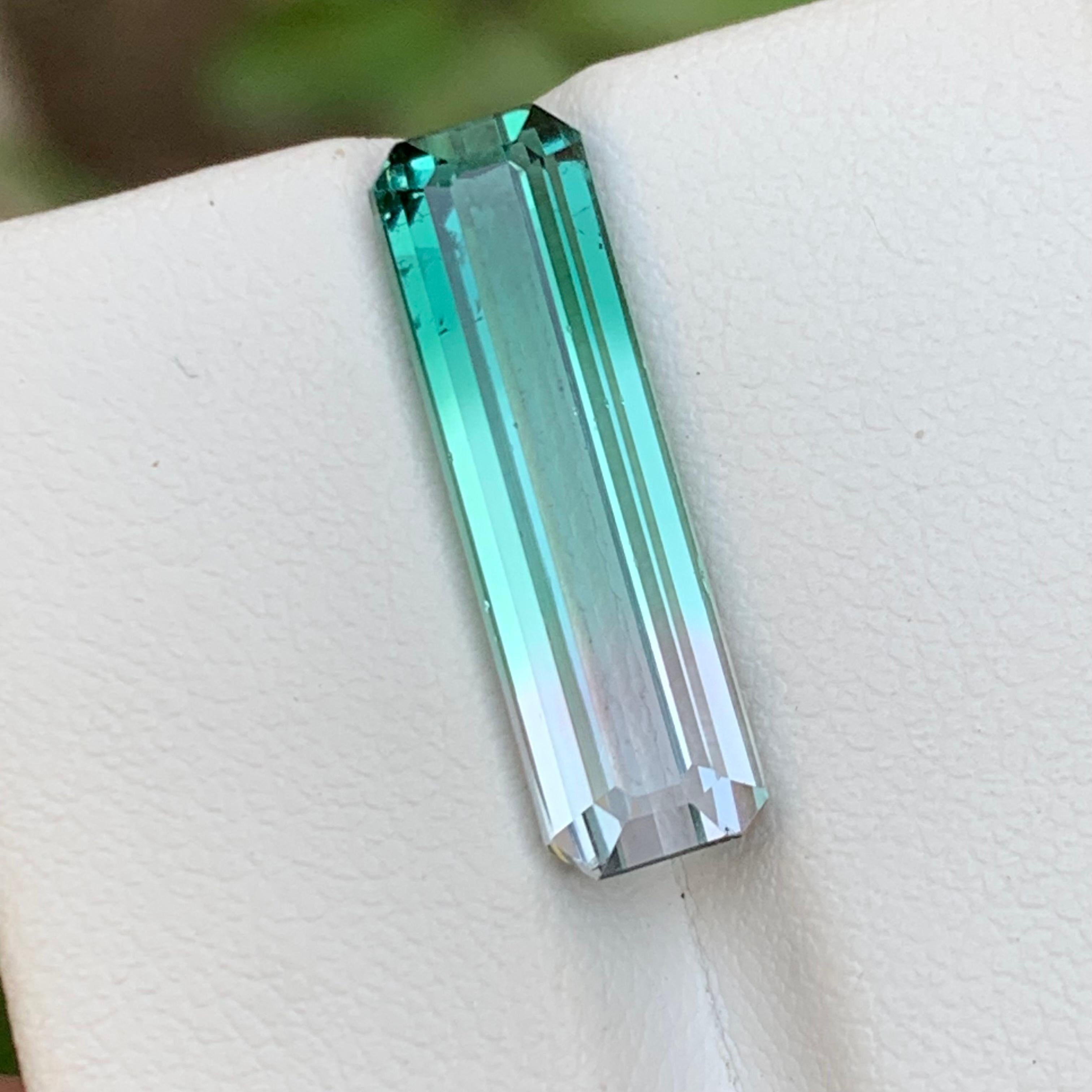 Taille émeraude Bague en tourmaline bicolore vert bleuté à menthe pâle et rose doux, 7,60 carats en vente