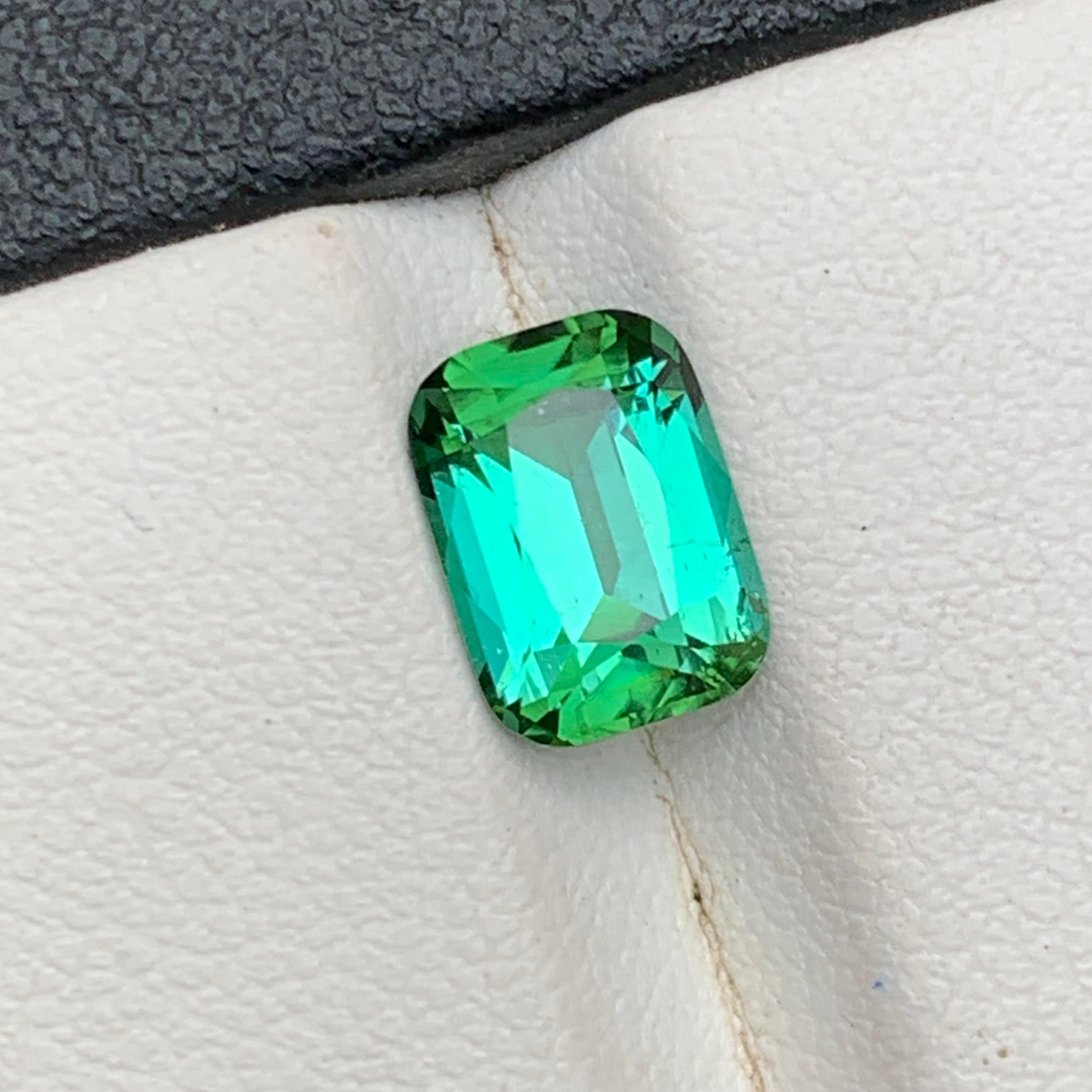 Bluish Green Tourmaline 2.25 Carat Cushion Cut Natural Loose Gemstone for Ring in vendita 5