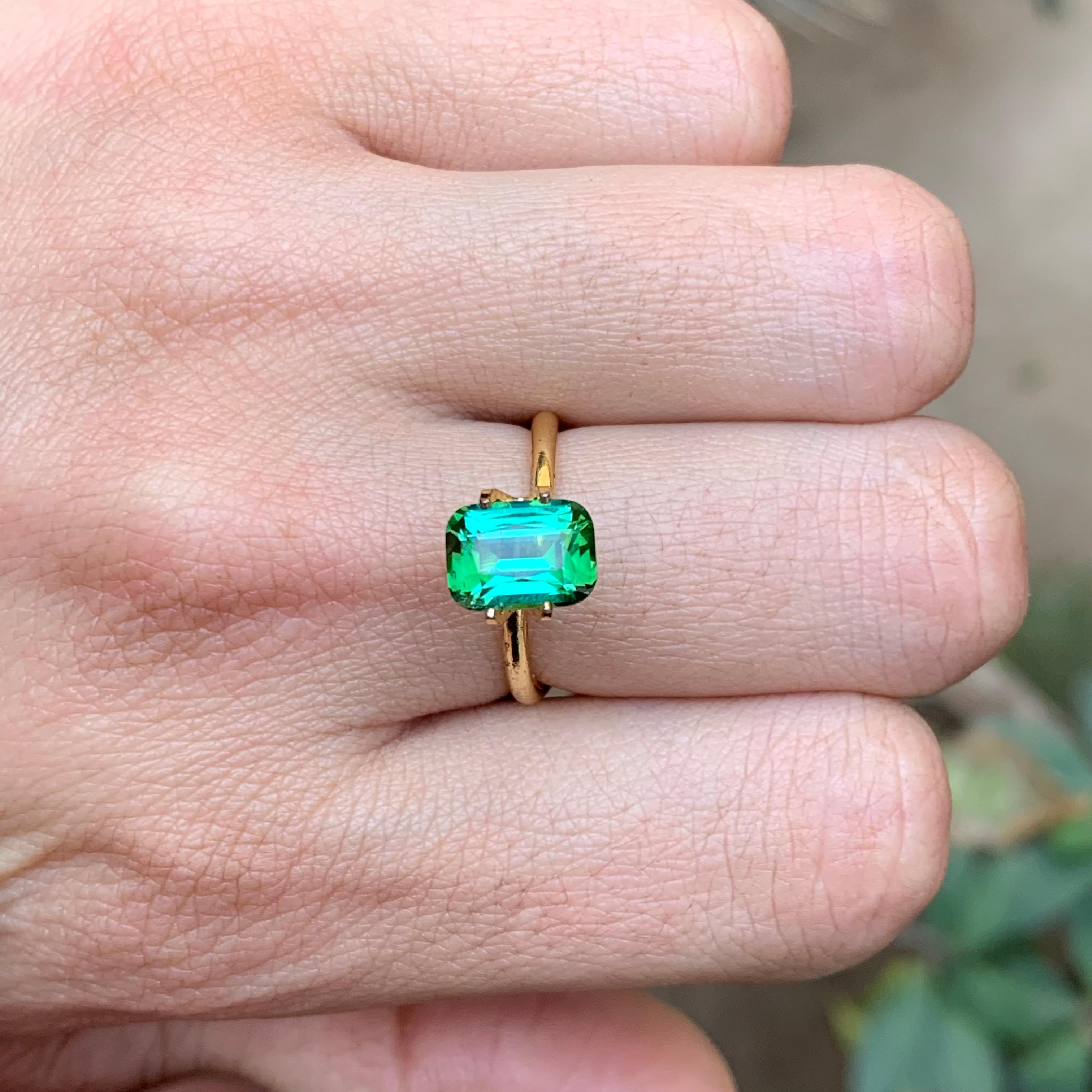 Bluish Green Tourmaline 2.25 Carat Cushion Cut Natural Loose Gemstone for Ring in vendita 7