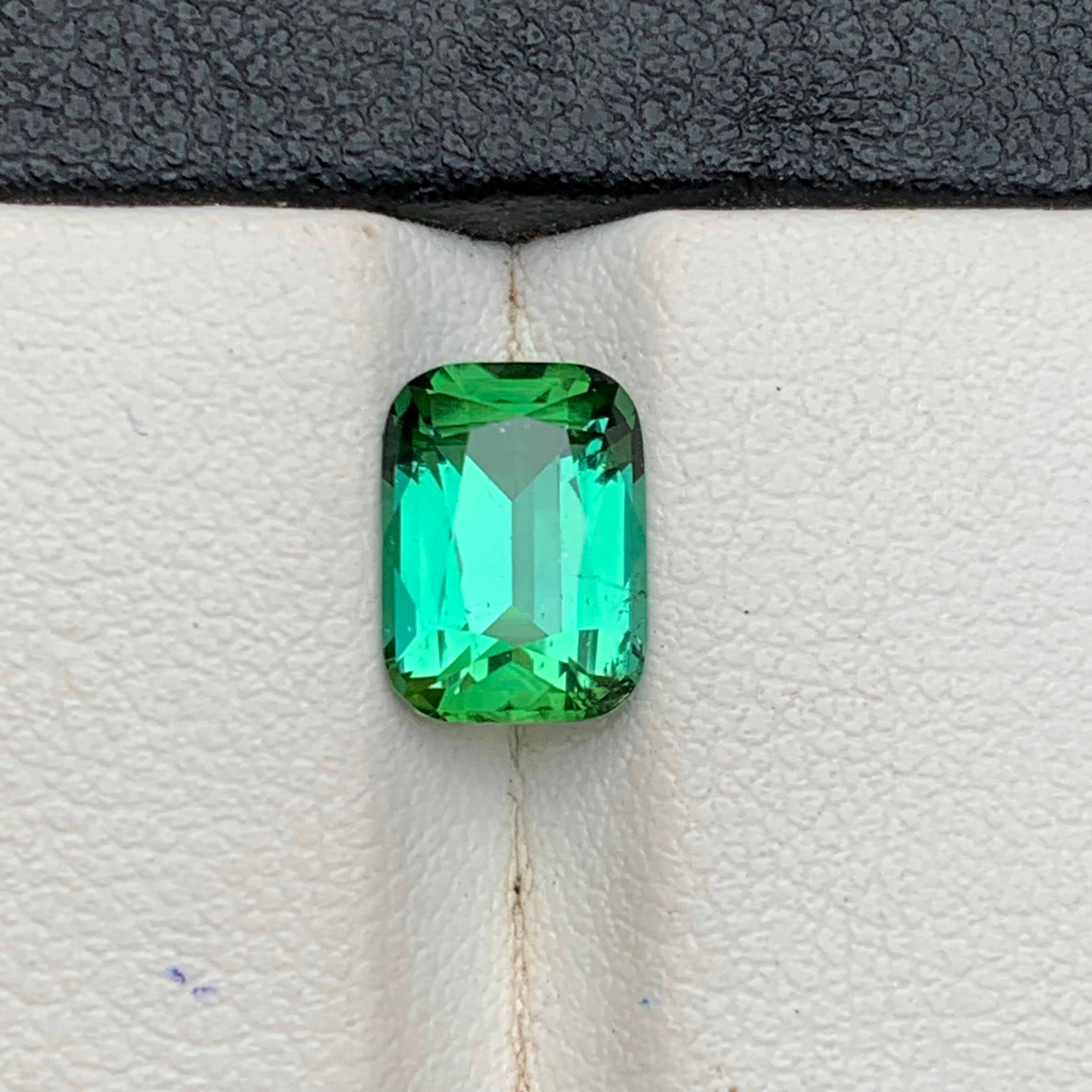 Contemporaneo Bluish Green Tourmaline 2.25 Carat Cushion Cut Natural Loose Gemstone for Ring in vendita