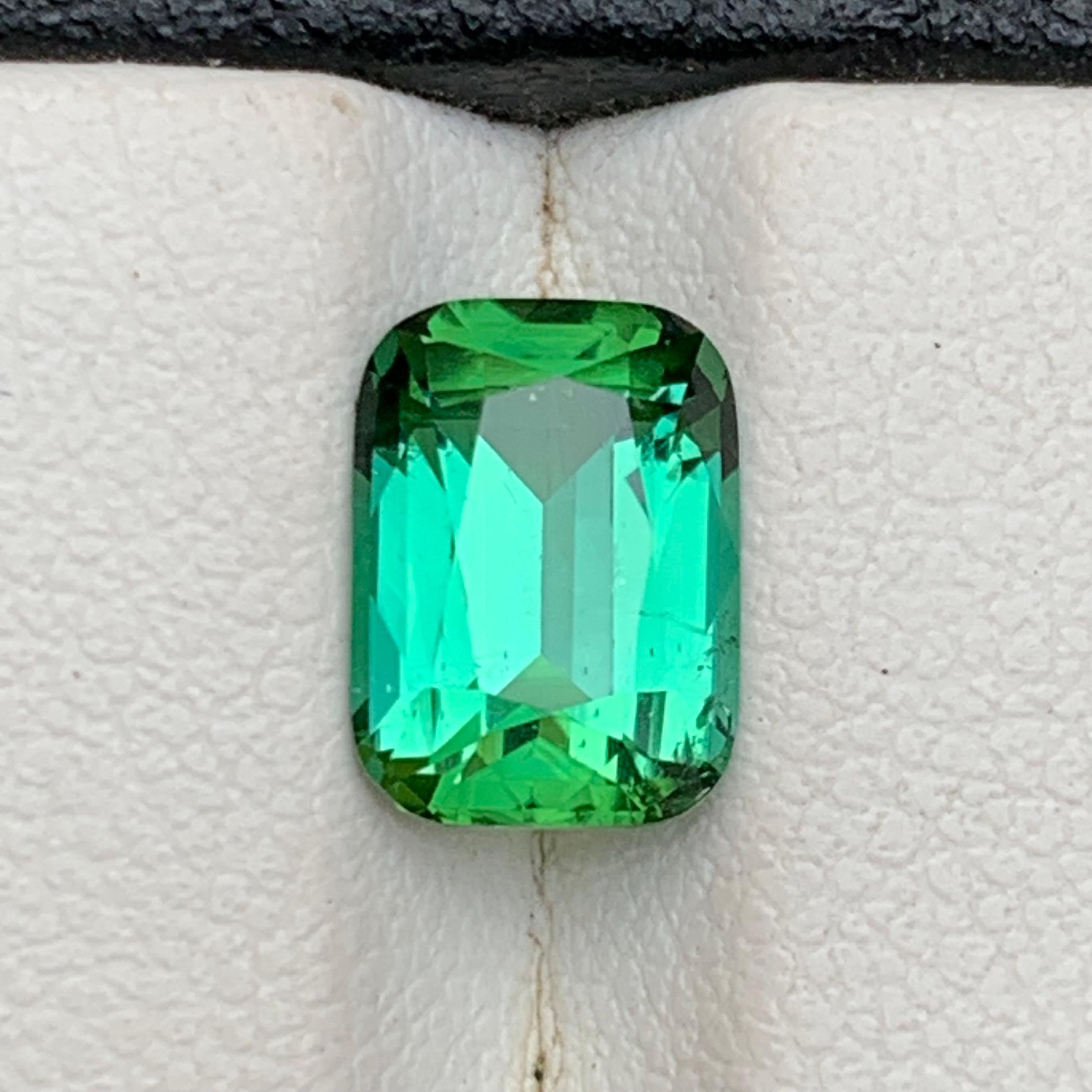 Bluish Green Tourmaline 2.25 Carat Cushion Cut Natural Loose Gemstone for Ring In condizioni Nuovo in vendita a Peshawar, PK
