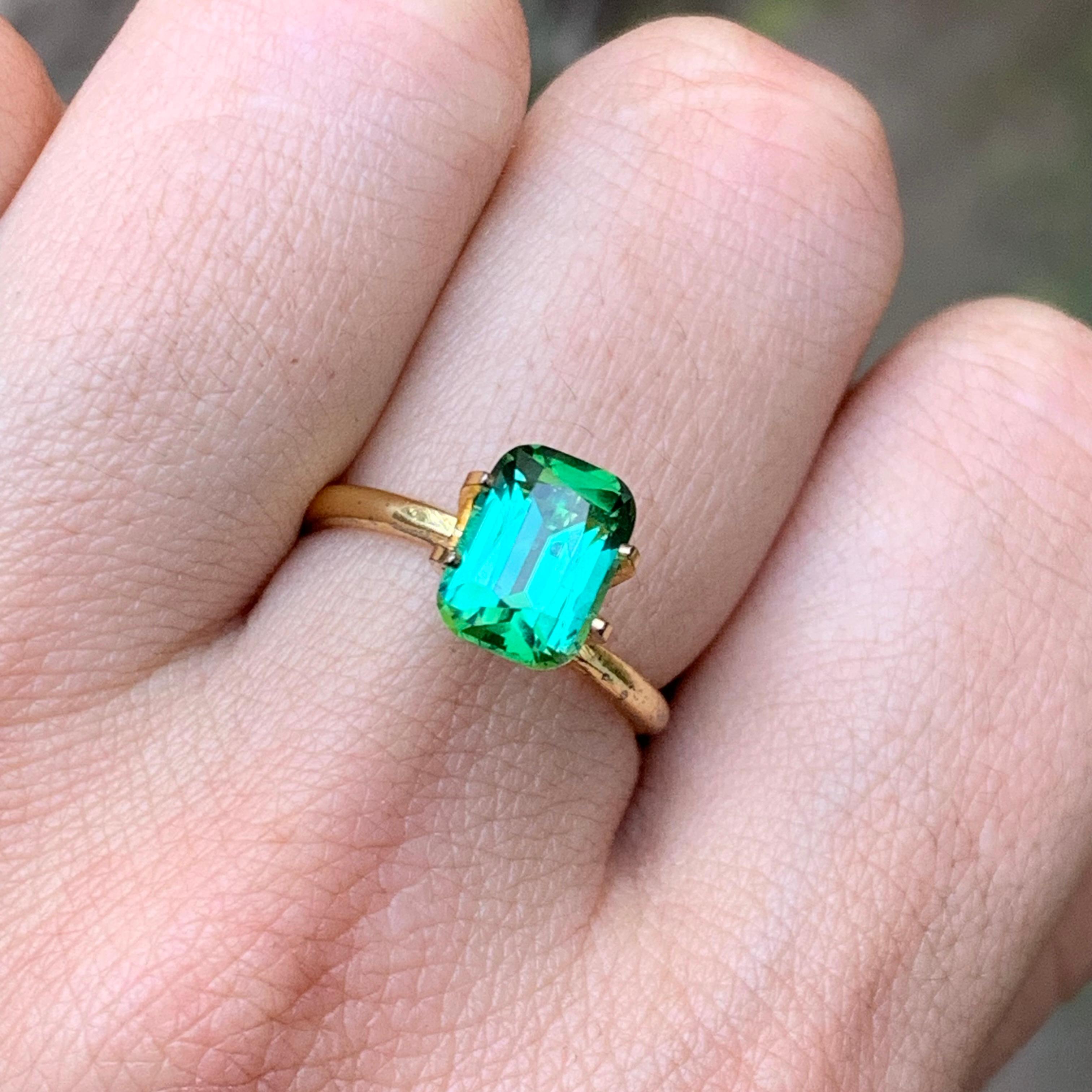 da uomo o donna Bluish Green Tourmaline 2.25 Carat Cushion Cut Natural Loose Gemstone for Ring in vendita