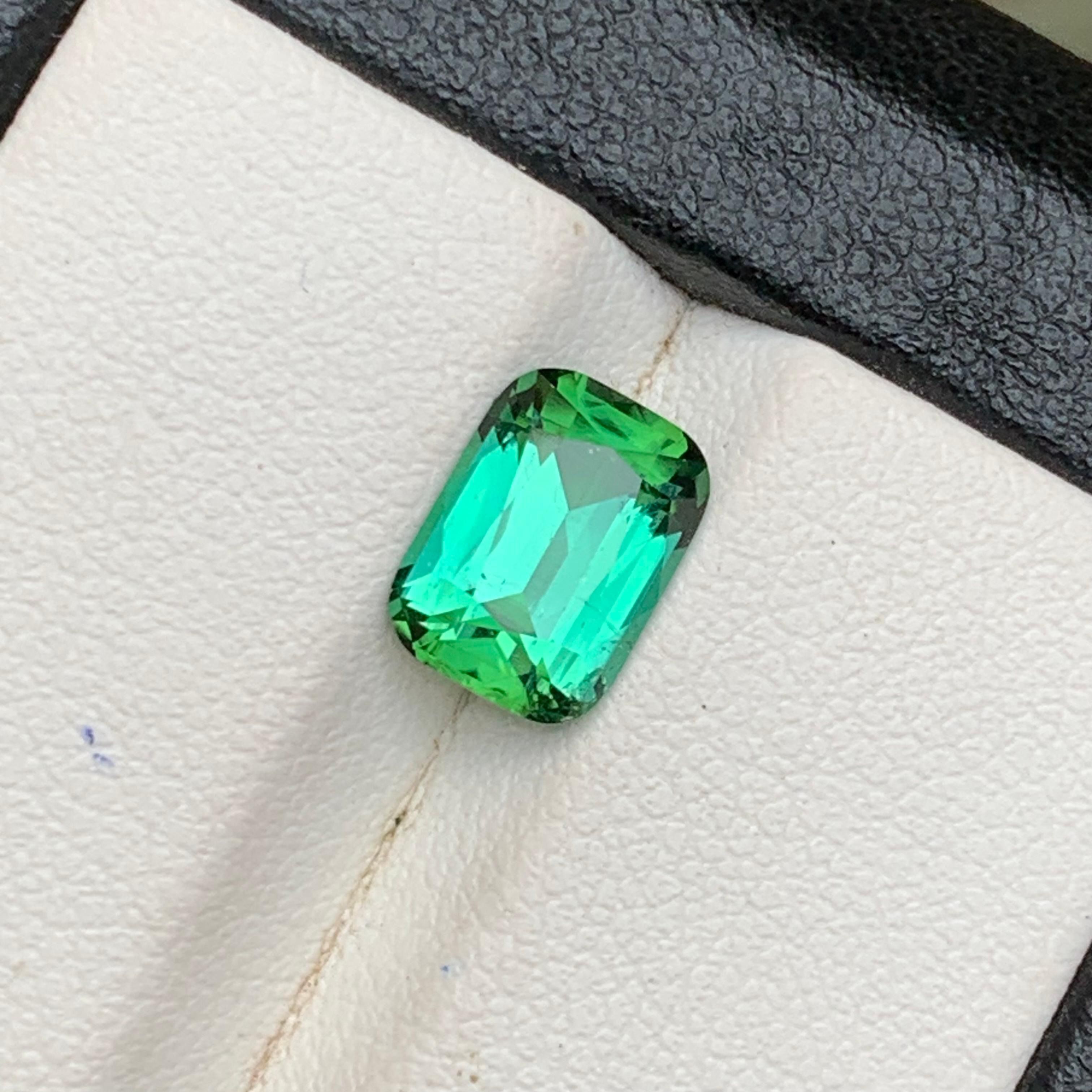 Bluish Green Tourmaline 2.25 Carat Cushion Cut Natural Loose Gemstone for Ring in vendita 2