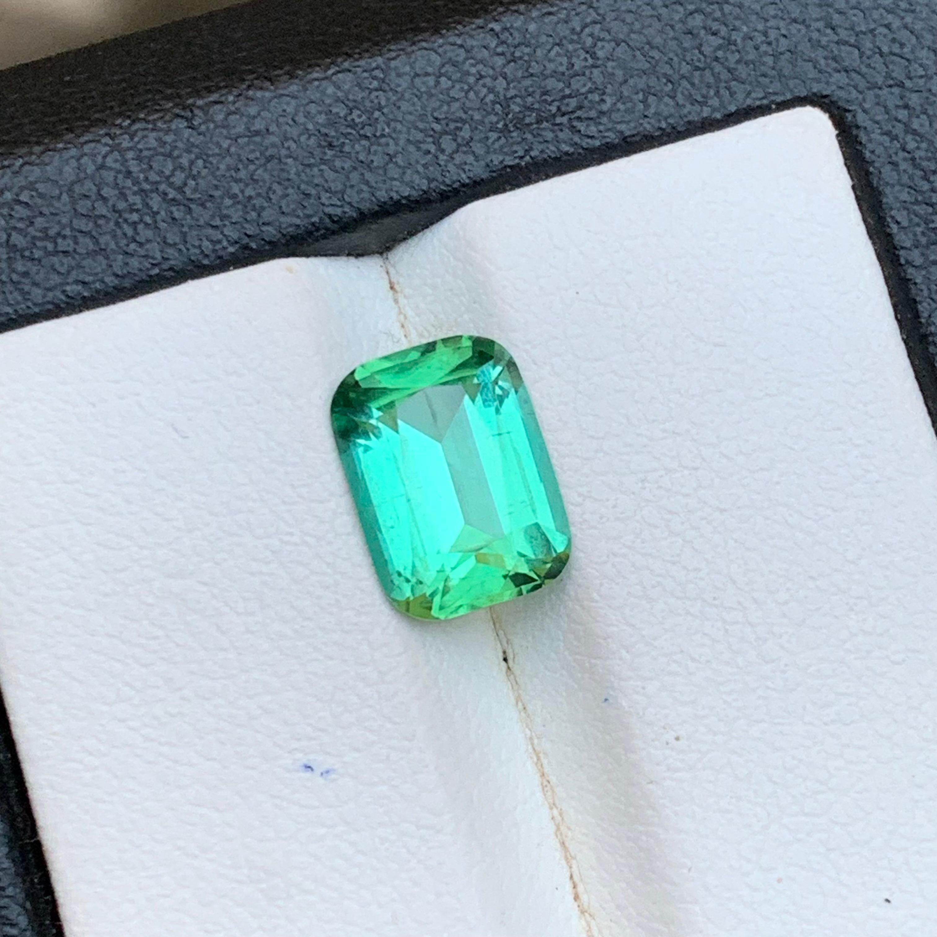 Contemporaneo Bluish Green Tourmaline 3.00 Carat Cushion Cut Natural Loose Gemstone for Ring in vendita
