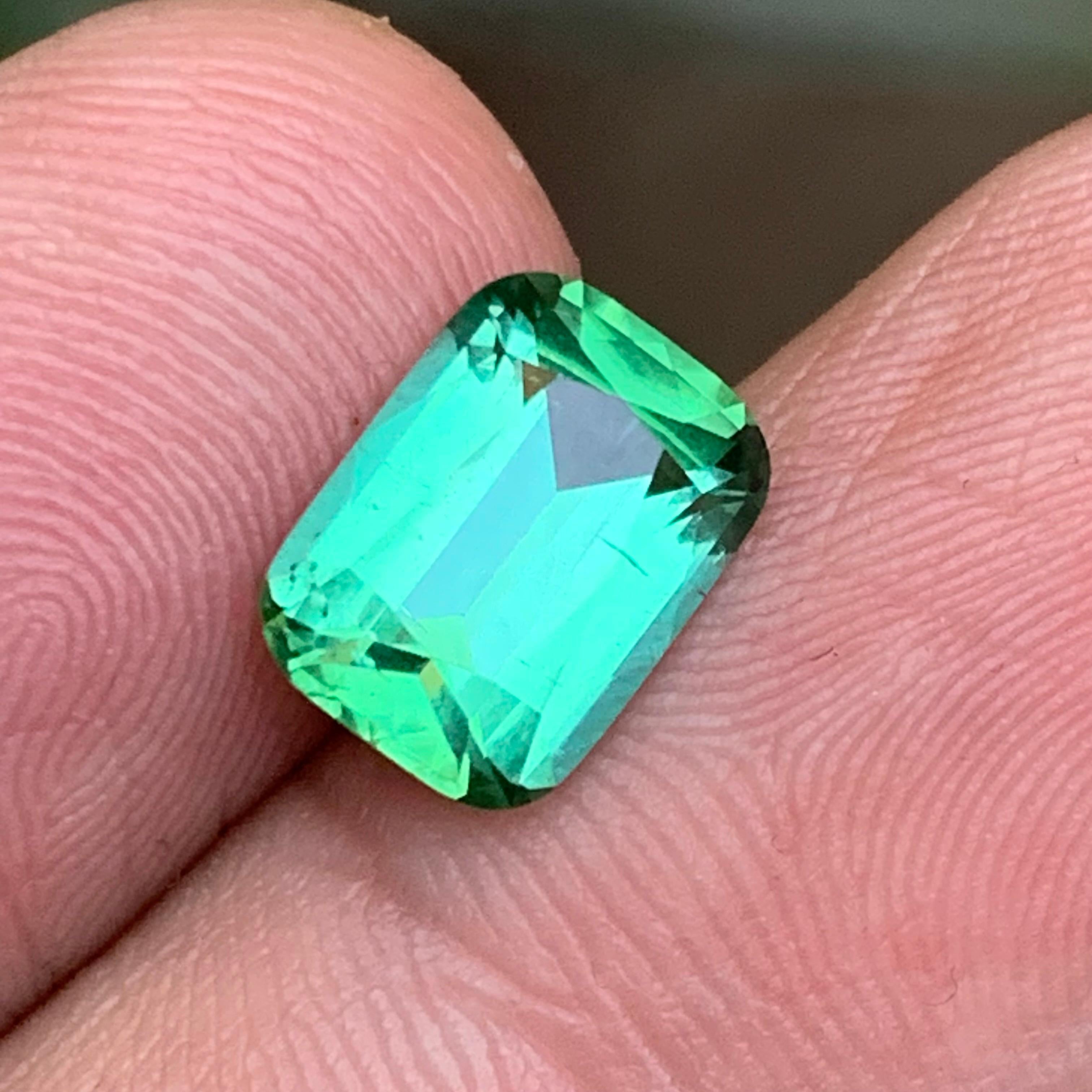 Bluish Green Tourmaline 3.00 Carat Cushion Cut Natural Loose Gemstone for Ring In condizioni Nuovo in vendita a Peshawar, PK