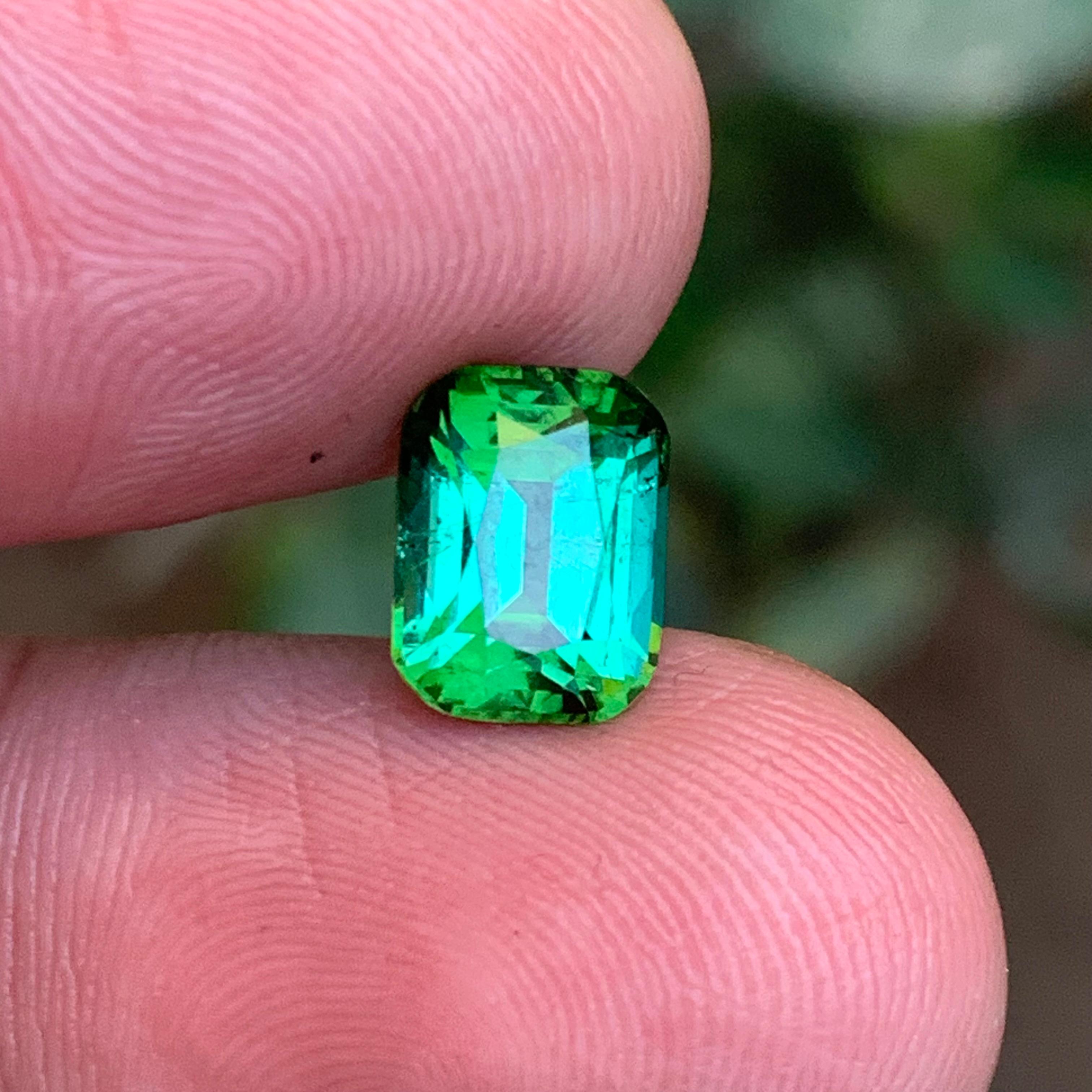 Tormalina verde bluastra da 3.04 carati con taglio a cuscino Gemma naturale sfusa per anello In condizioni Nuovo in vendita a Peshawar, PK