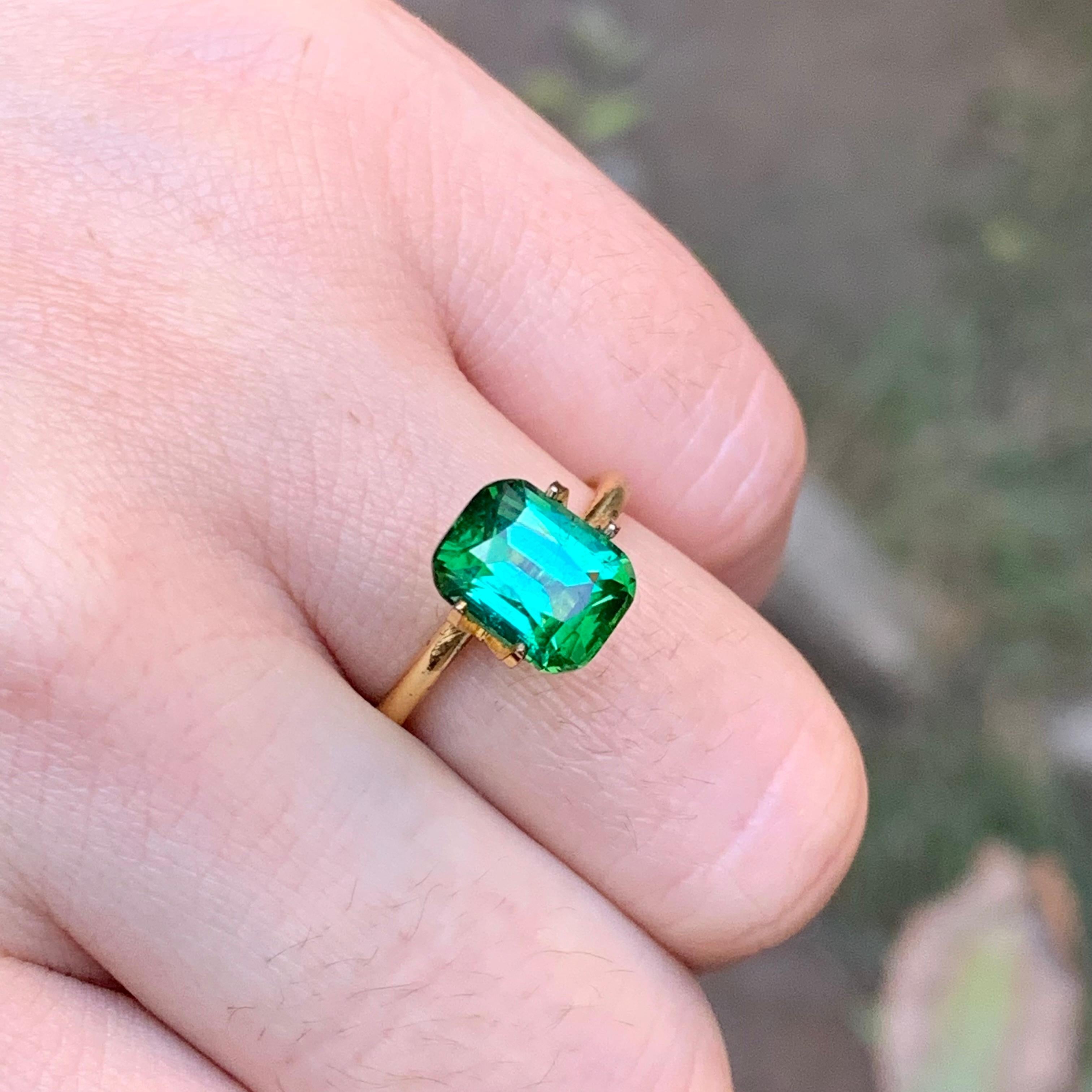 Tormalina verde bluastra da 3.04 carati con taglio a cuscino Gemma naturale sfusa per anello in vendita 2