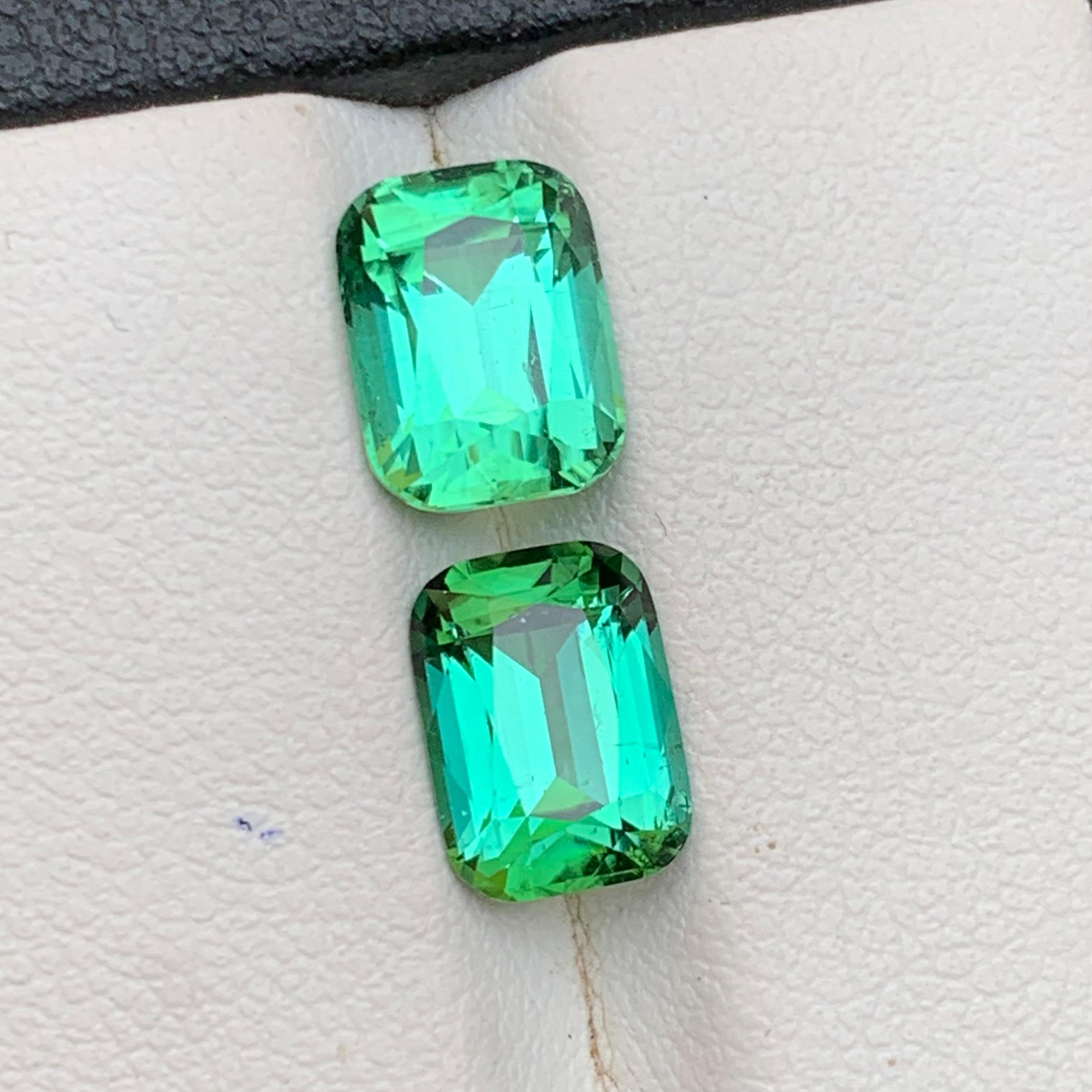 Contemporaneo Bluish Green Tourmaline 4.92 Ct Cushion Cut Natural Loose Gemstone Set Earrings in vendita