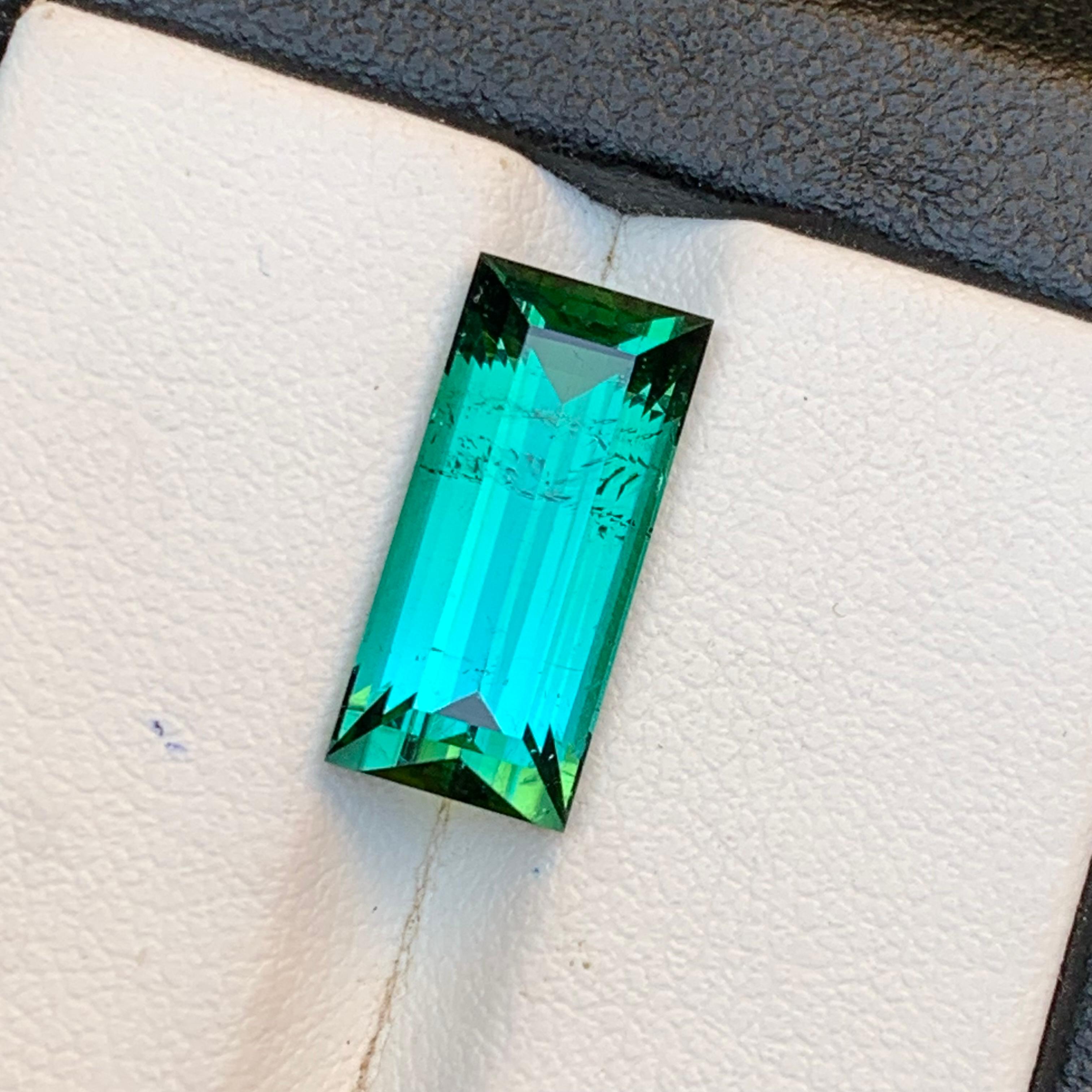 Greene & Greene Greene Tourmaline 5.65 Carat Baguette Cut Natural Loose Gemstone for Ring en vente 5