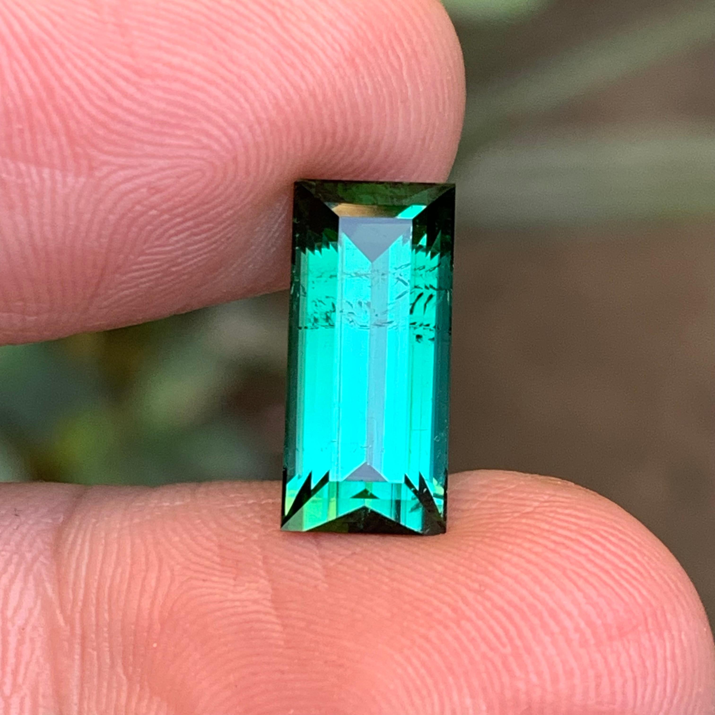 Tourmaline verte bleuâtre - Pierre naturelle en vrac de première qualité, taille baguette, pour bague, bijoux de fiançailles, cristal de guérison, fournitures pour la fabrication de bijoux fins.
 
💎 TYPE DE PIERRE PRÉCIEUSE : Tourmaline
⚖️ POIDS :