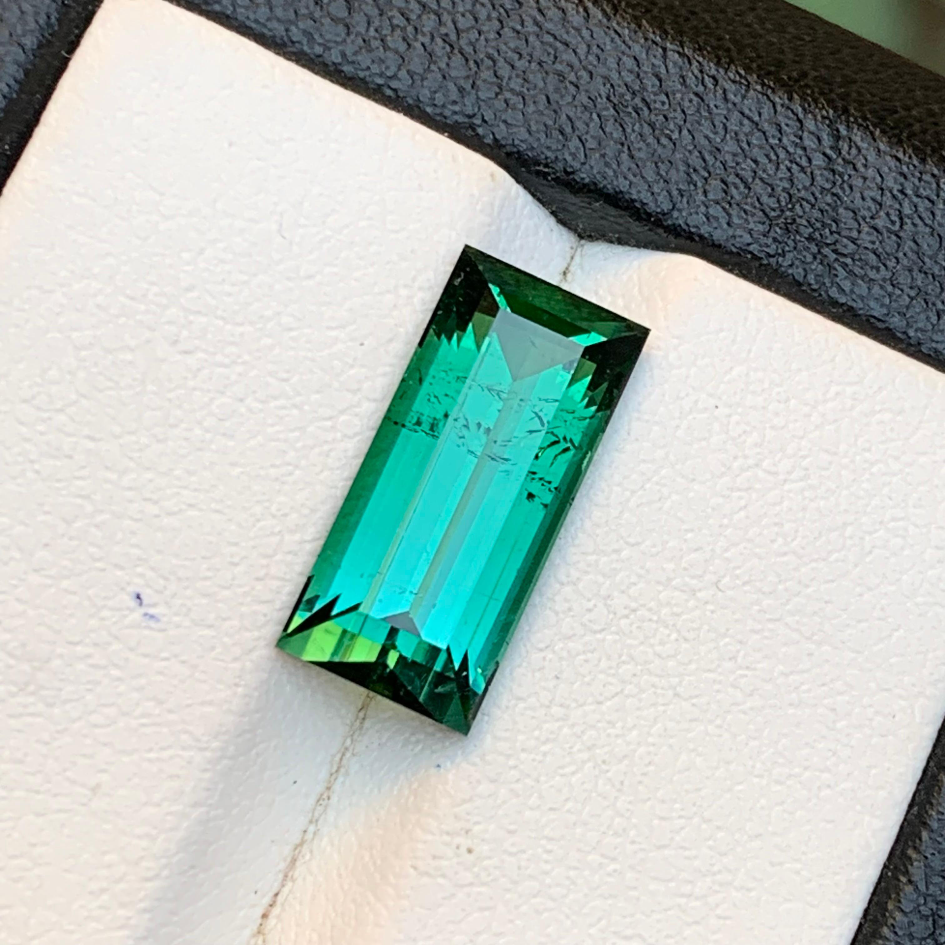 Contemporain Greene & Greene Greene Tourmaline 5.65 Carat Baguette Cut Natural Loose Gemstone for Ring en vente