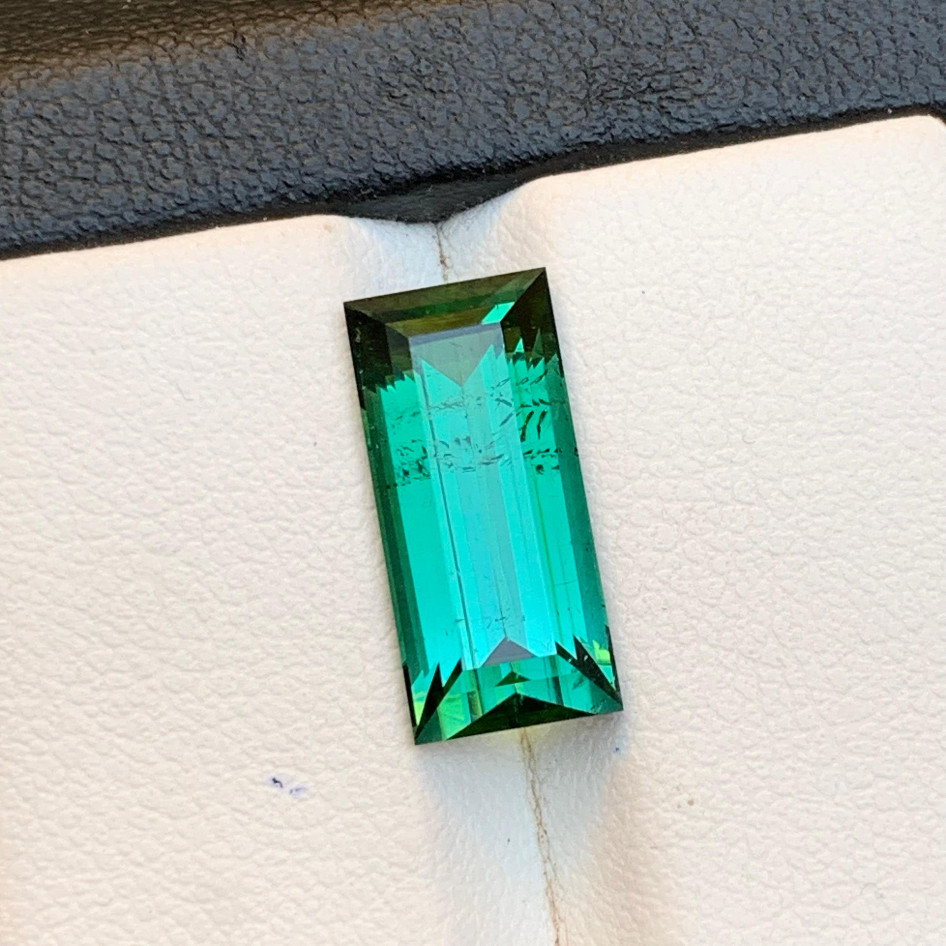 Greene & Greene Greene Tourmaline 5.65 Carat Baguette Cut Natural Loose Gemstone for Ring en vente 1