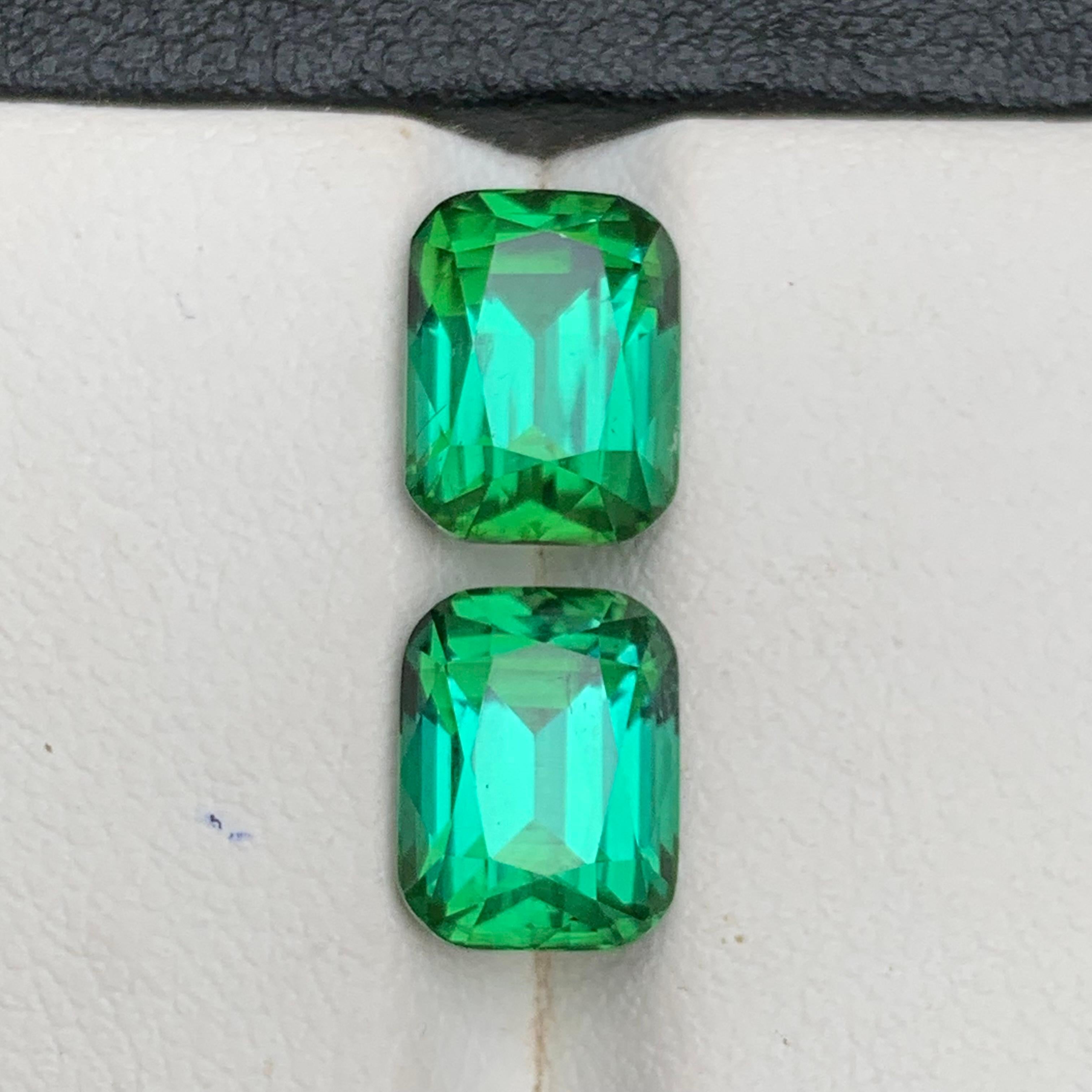 Bluish Green Tourmaline Pair 6.67 Ct Cushion Cut Natural Loose Gemstone-Earrings in vendita 6