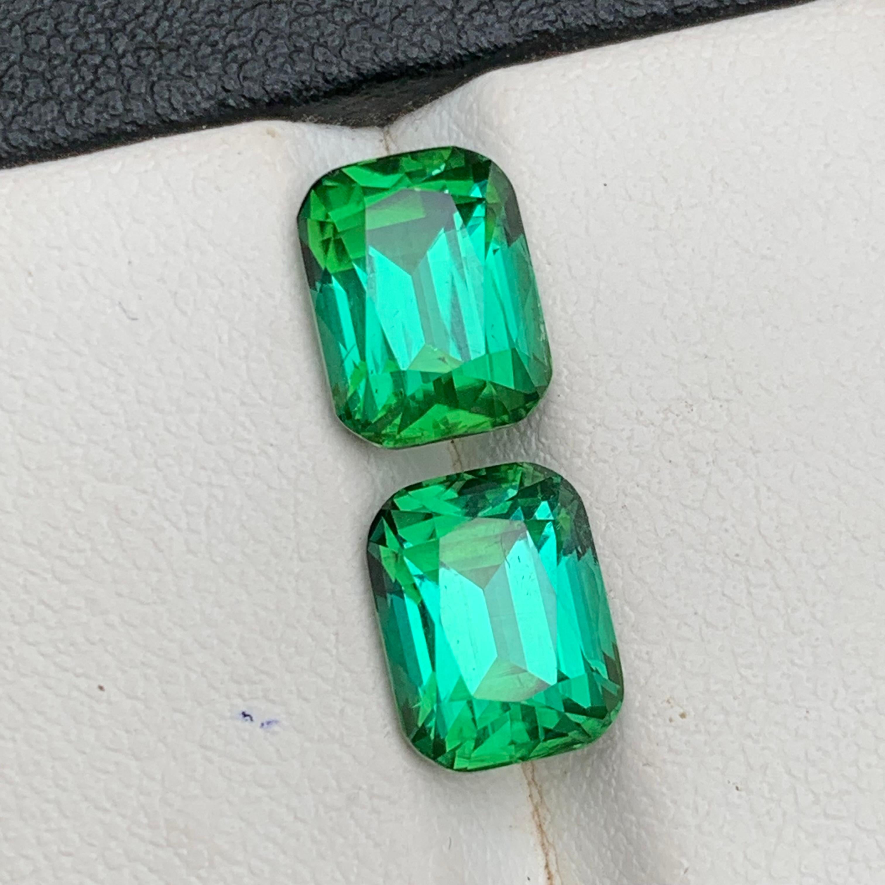 Coppia di tormaline verdi bluastre - Gemme naturali con taglio a cuscino per orecchini e gioielli personalizzati

💎 TIPO DI GEMMA: Tormalina
⚖️ PESO: 6,67 Carati
🪚 FORMA E TAGLIO: Taglio a cuscino
📏 DIMENSIONE (MM):
3,46 Ct (9,37 x 7,10 x