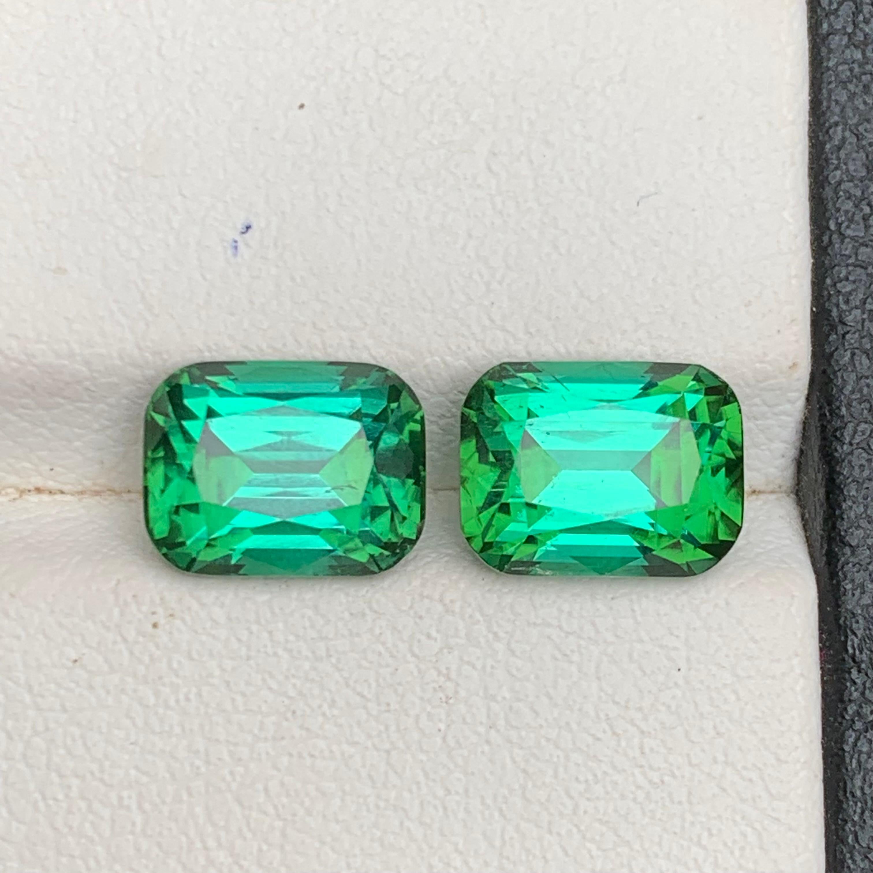 da uomo o donna Bluish Green Tourmaline Pair 6.67 Ct Cushion Cut Natural Loose Gemstone-Earrings in vendita