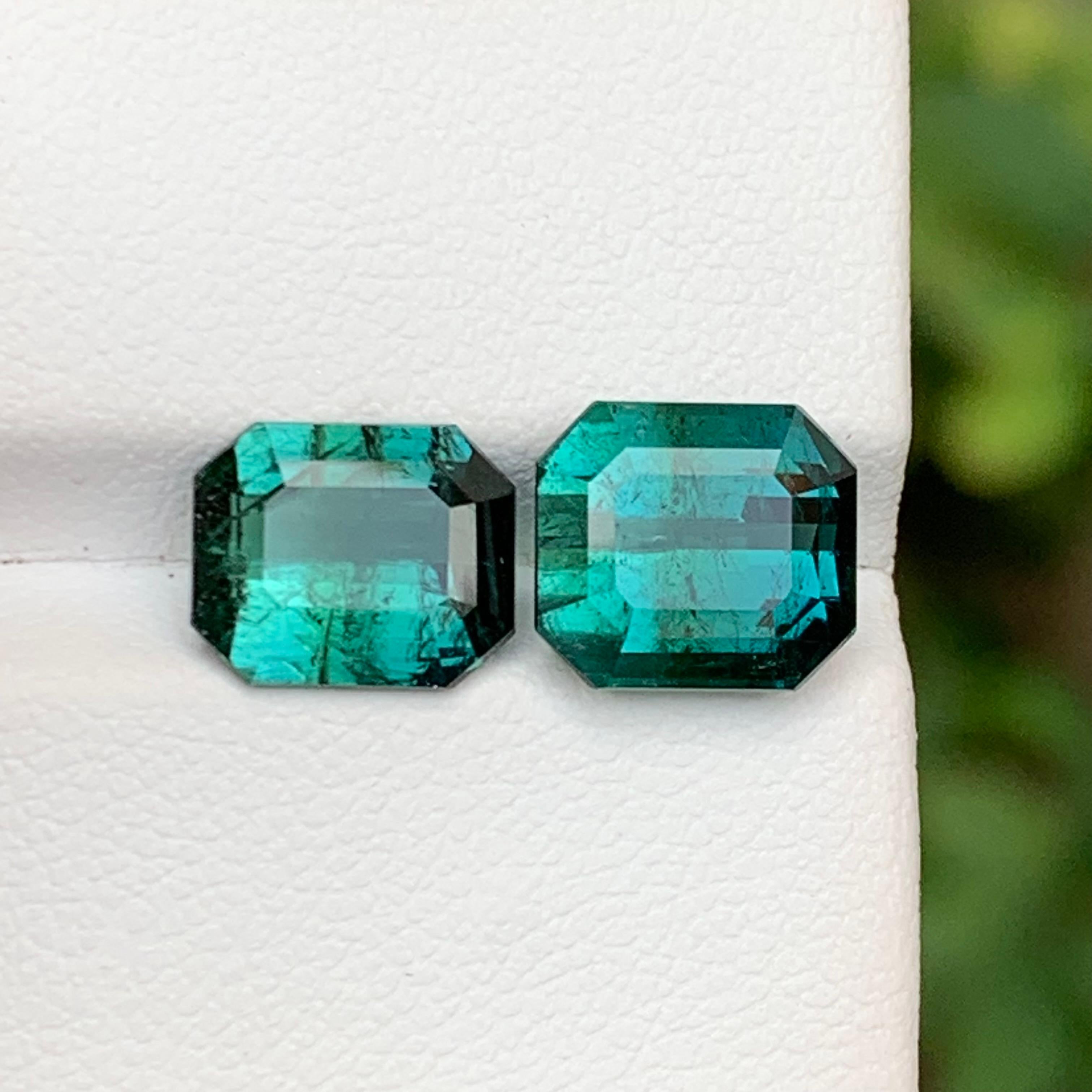 Pierre précieuse tourmaline naturelle bicolore vert bleuté taille émeraude 6,35 carats  Joaillerie en vente 4