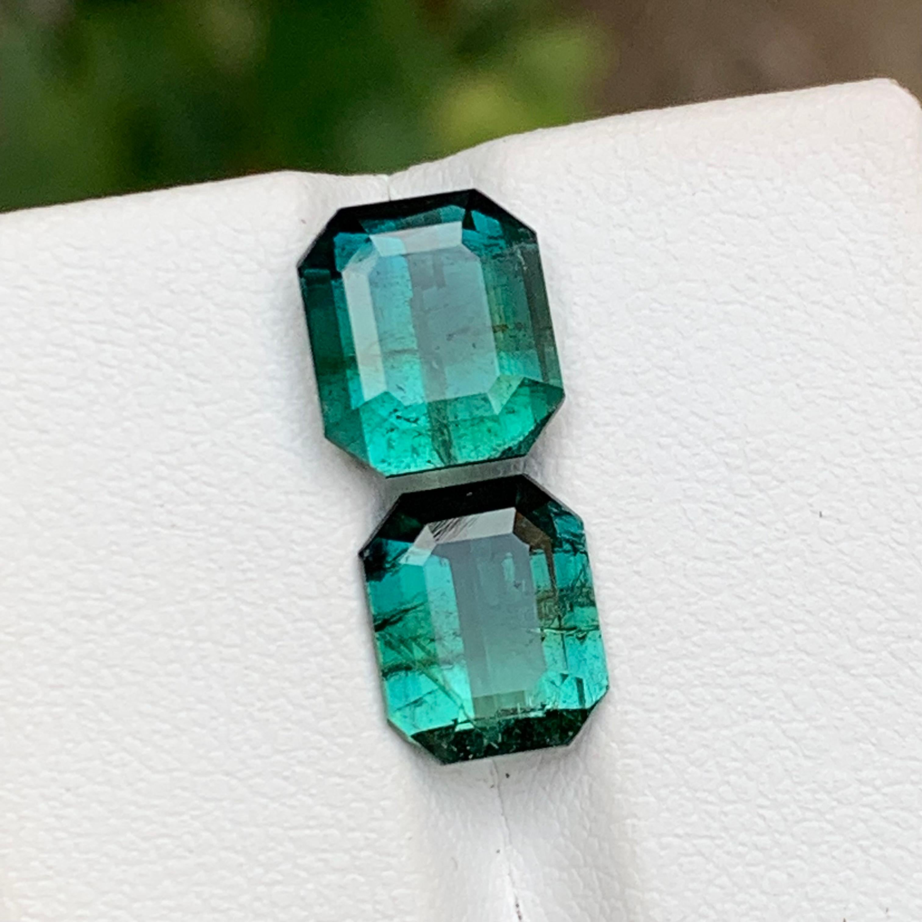 Pierre précieuse tourmaline naturelle bicolore vert bleuté taille émeraude 6,35 carats  Joaillerie en vente 5
