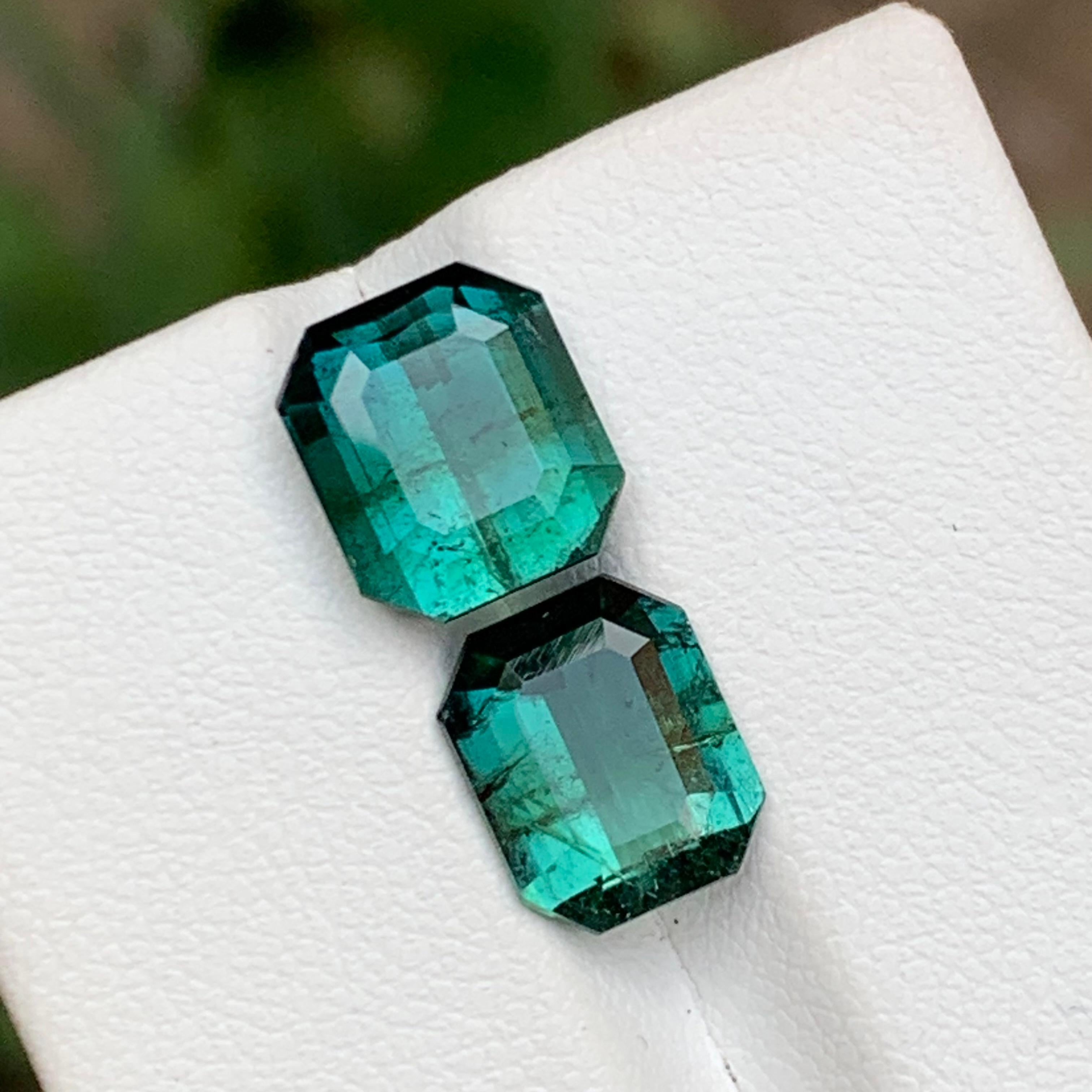 Pierre précieuse tourmaline naturelle bicolore vert bleuté taille émeraude 6,35 carats  Joaillerie en vente 6