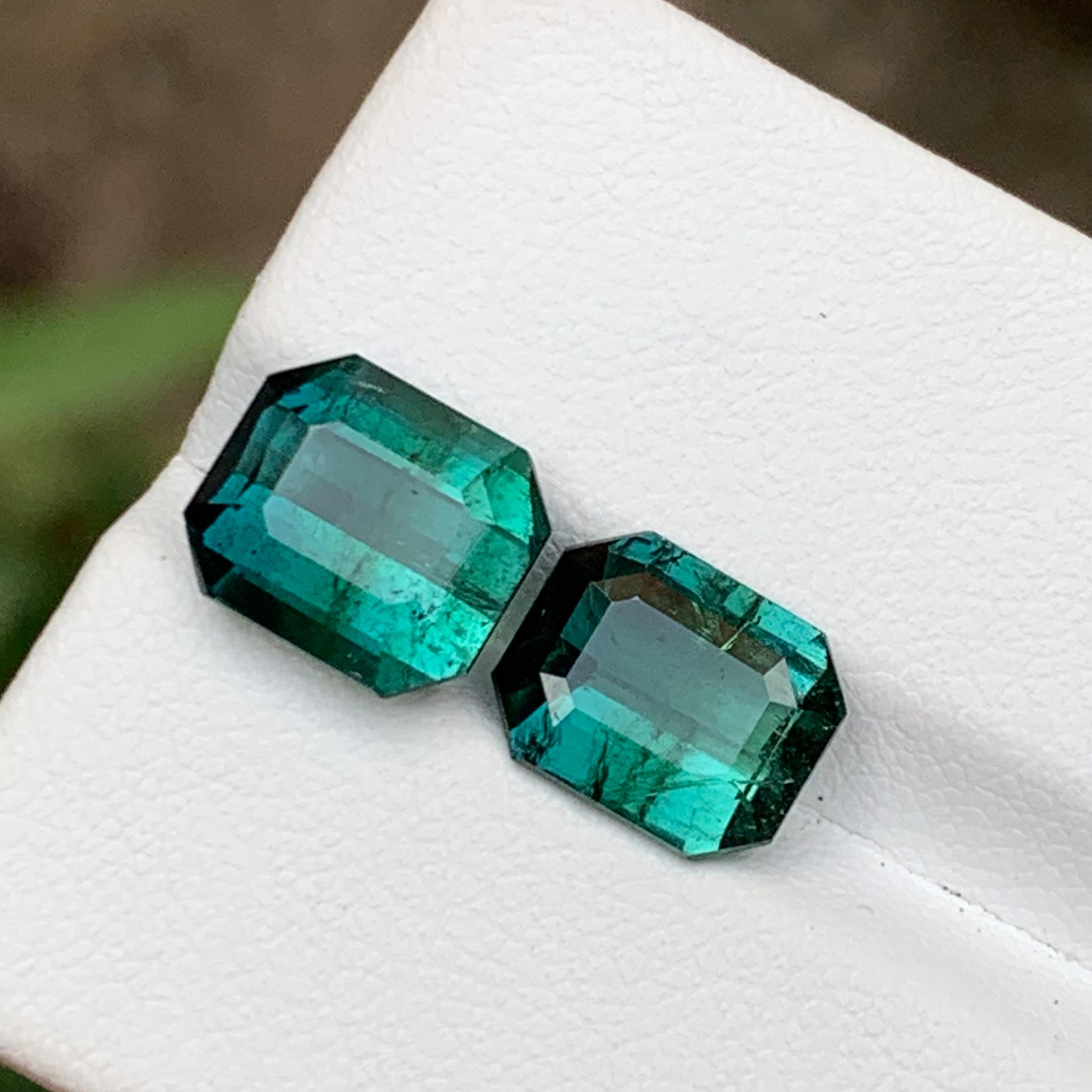 Contemporain Pierre précieuse tourmaline naturelle bicolore vert bleuté taille émeraude 6,35 carats  Joaillerie en vente