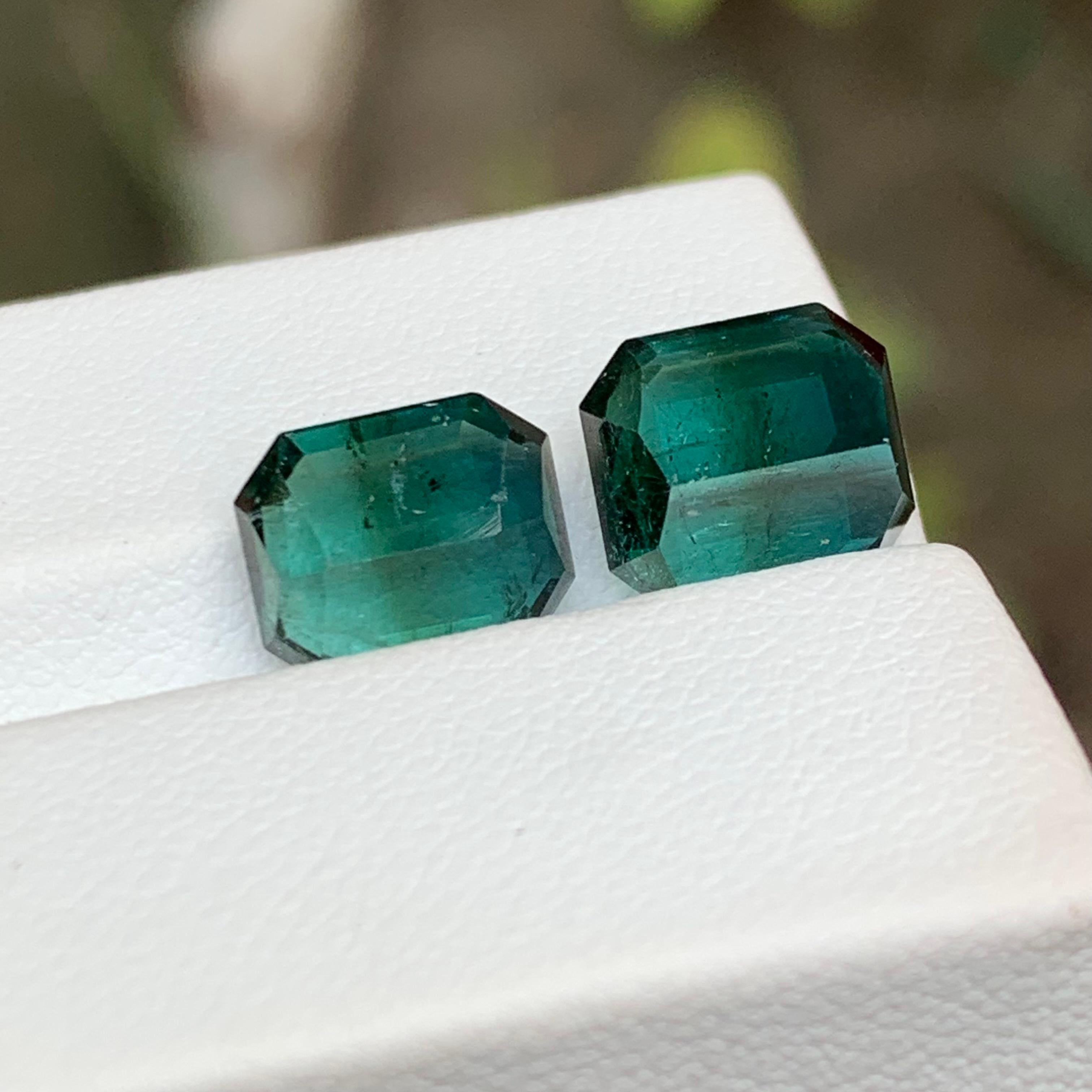 Pierre précieuse tourmaline naturelle bicolore vert bleuté taille émeraude 6,35 carats  Joaillerie Unisexe en vente