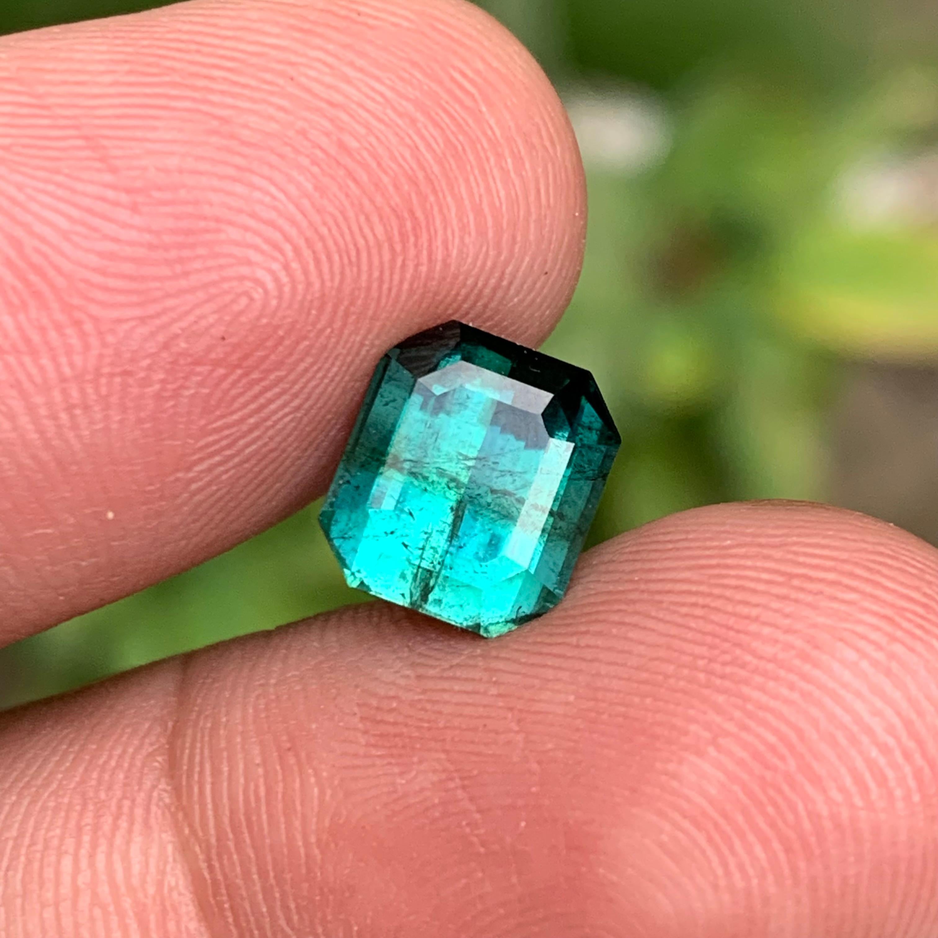 Pierre précieuse tourmaline naturelle bicolore vert bleuté taille émeraude 6,35 carats  Joaillerie en vente 1