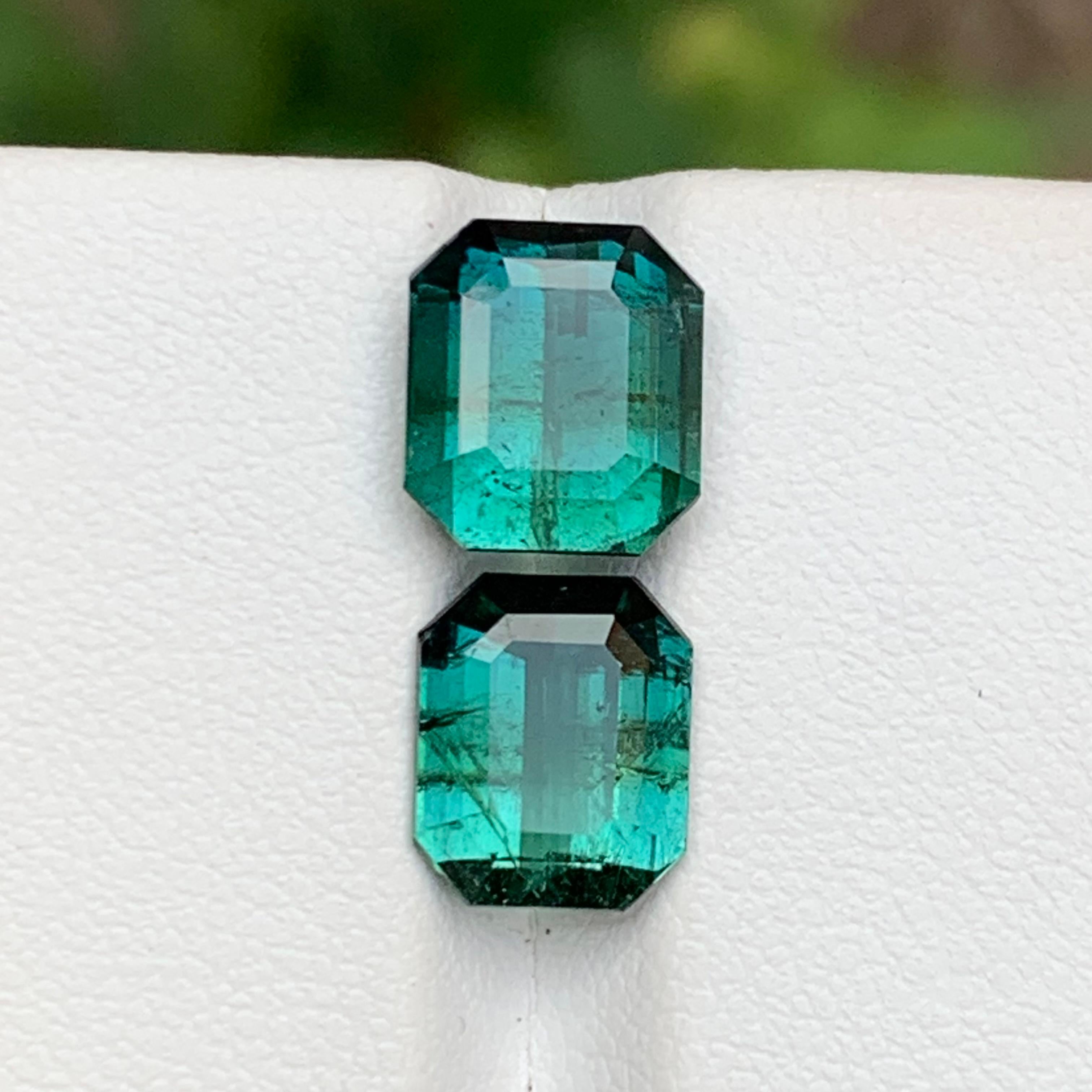 Pierre précieuse tourmaline naturelle bicolore vert bleuté taille émeraude 6,35 carats  Joaillerie en vente 2