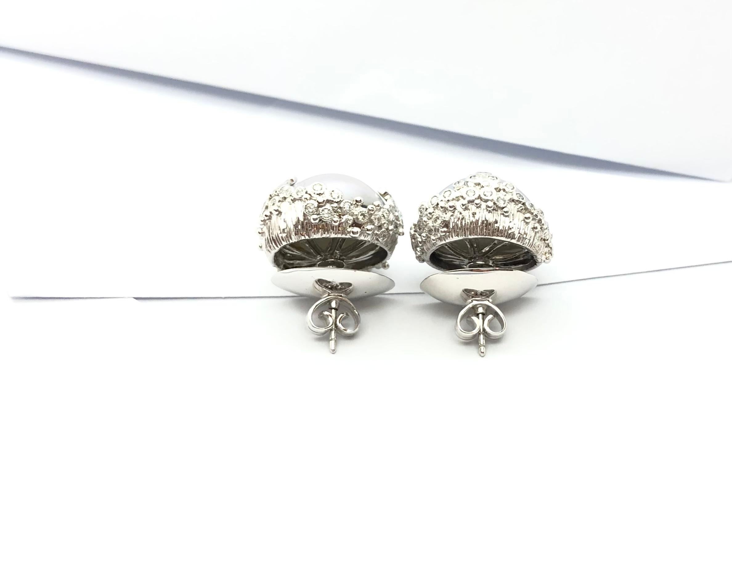 Bluish Grey Mabe Pearl with Diamond Earrings set in 18 Karat White Gold Settings In New Condition For Sale In Bangkok, TH