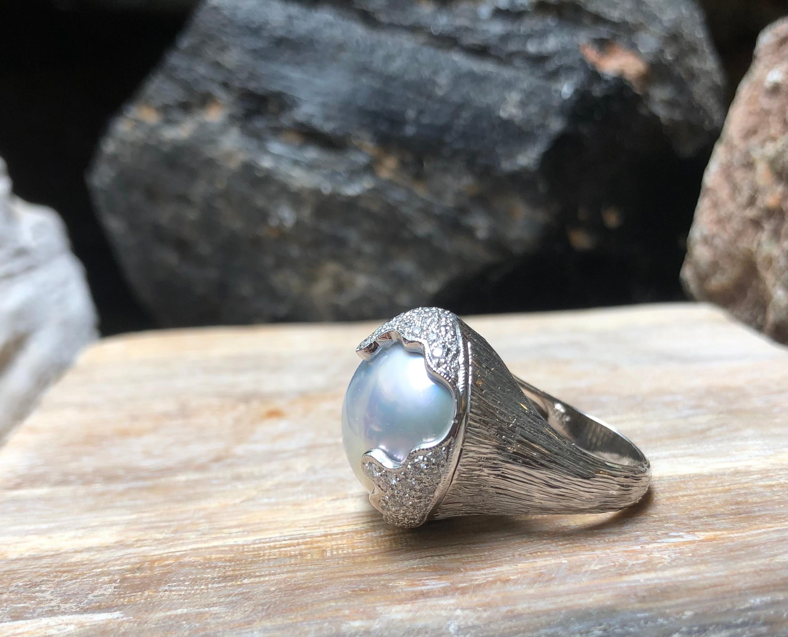 Bluish Grey Mabe Pearl with Diamond Ring Set in 18 Karat White Gold Settings For Sale 4