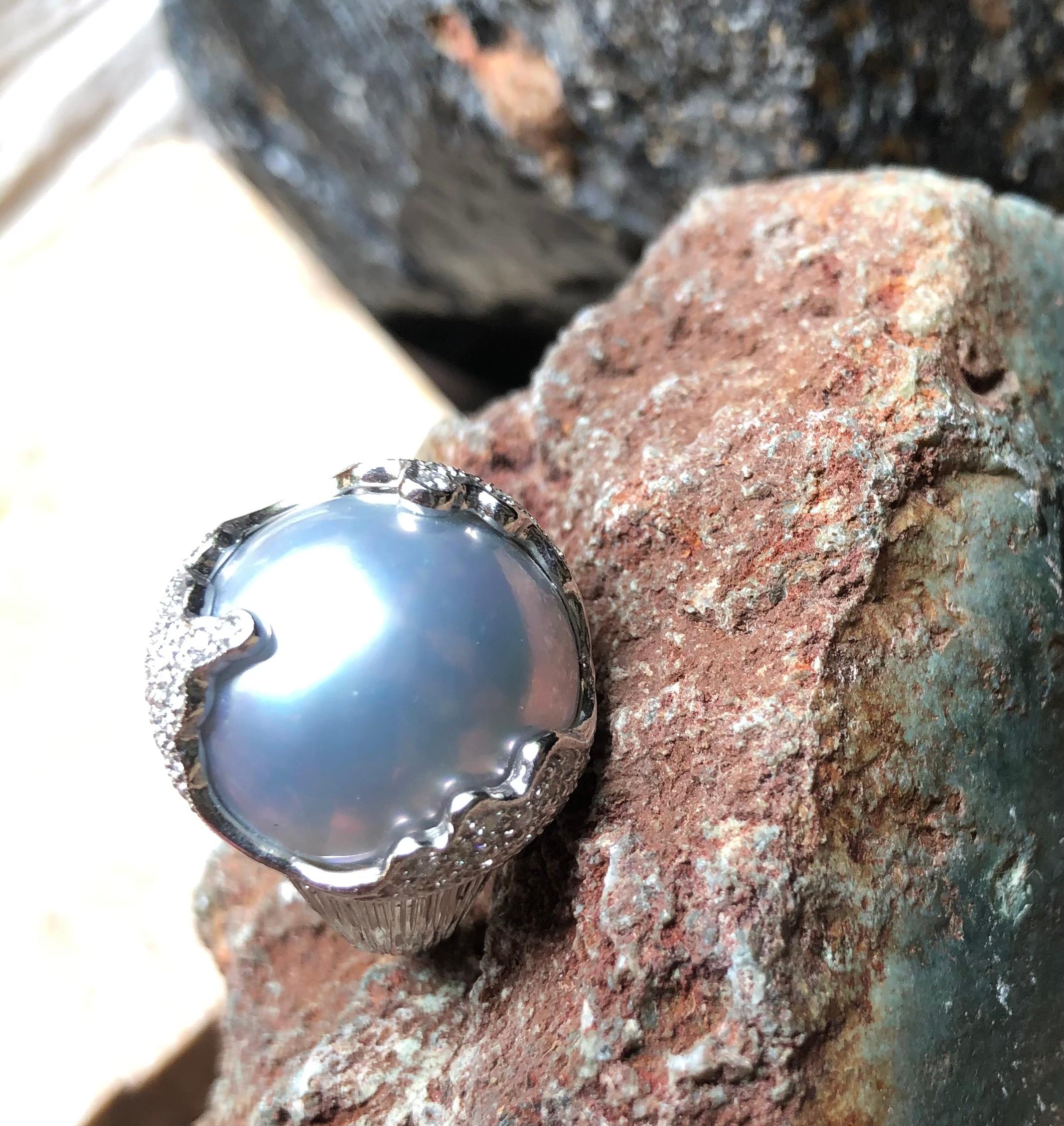 Bluish Grey Mabe Pearl with Diamond Ring Set in 18 Karat White Gold Settings For Sale 7