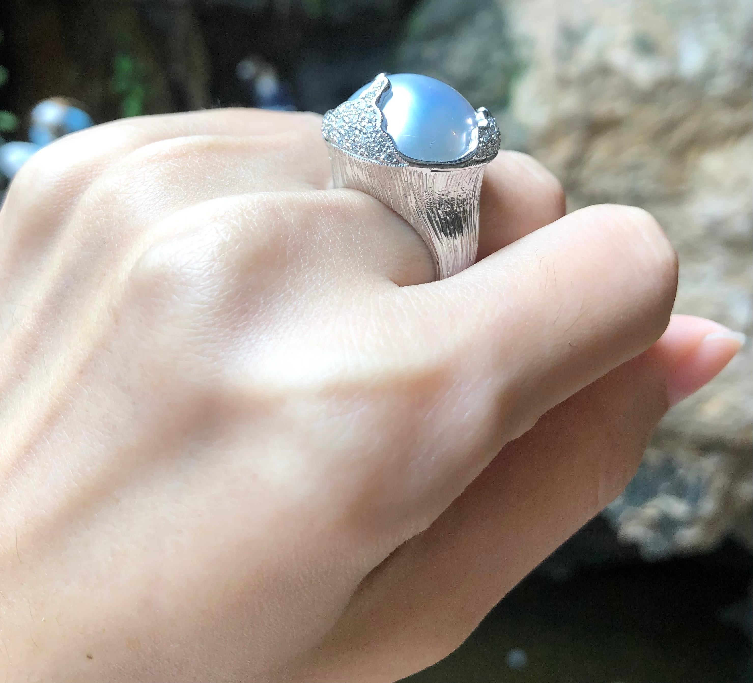 Women's Bluish Grey Mabe Pearl with Diamond Ring Set in 18 Karat White Gold Settings For Sale