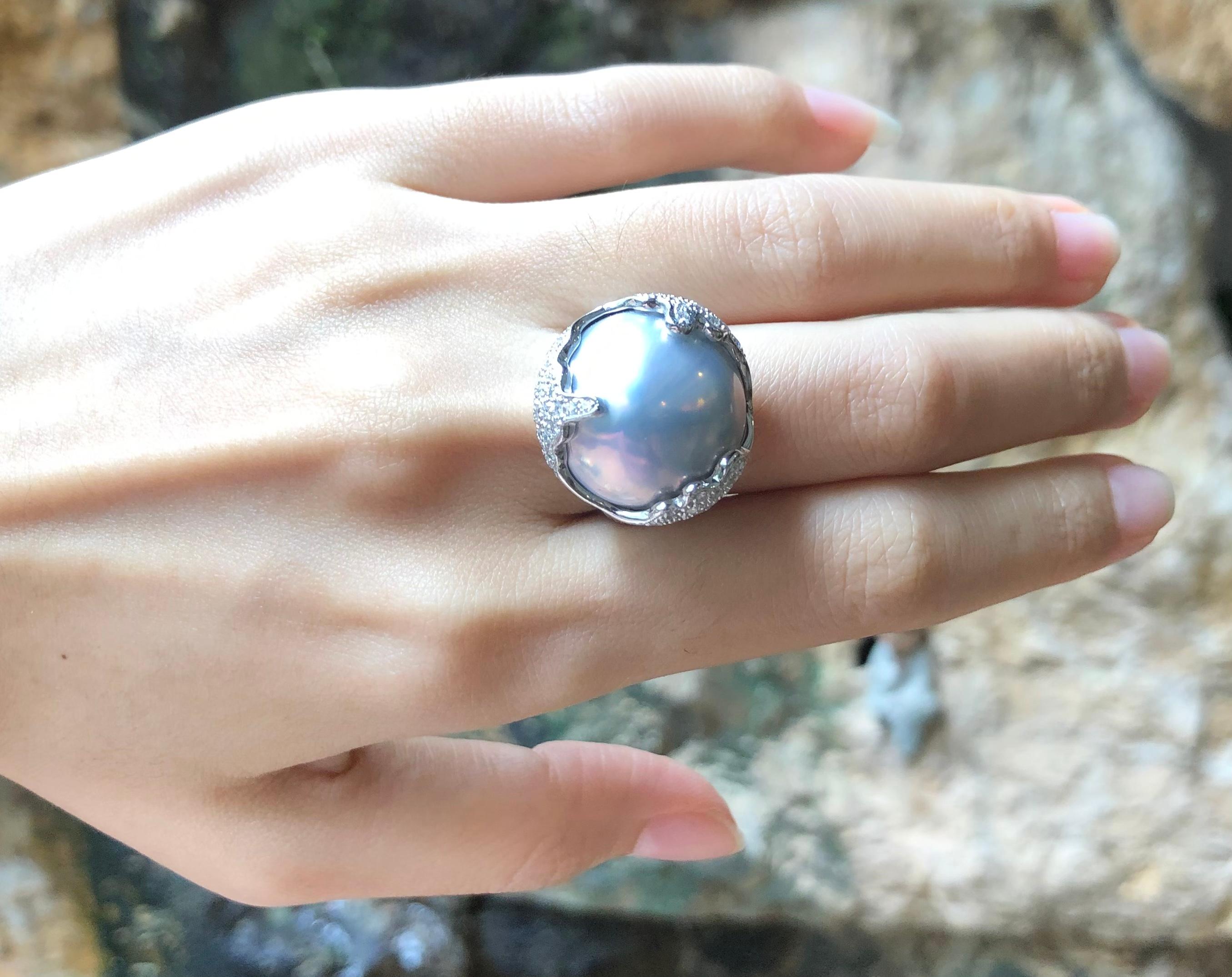Bluish Grey Mabe Pearl with Diamond Ring Set in 18 Karat White Gold Settings For Sale 2